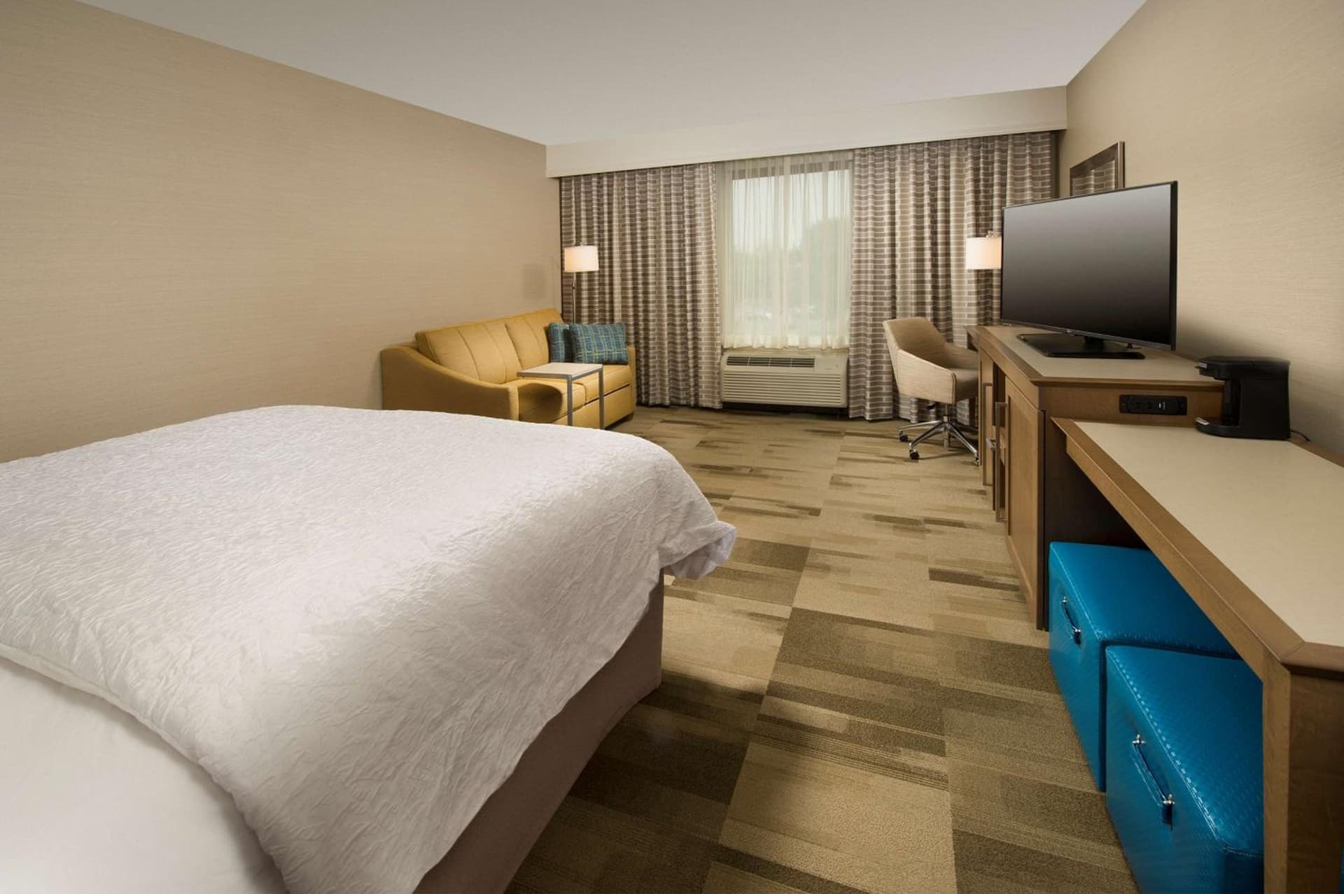 Hampton Inn & Suites Syracuse/Carrier Circle gallery photo in East Syracuse, NY — image 11