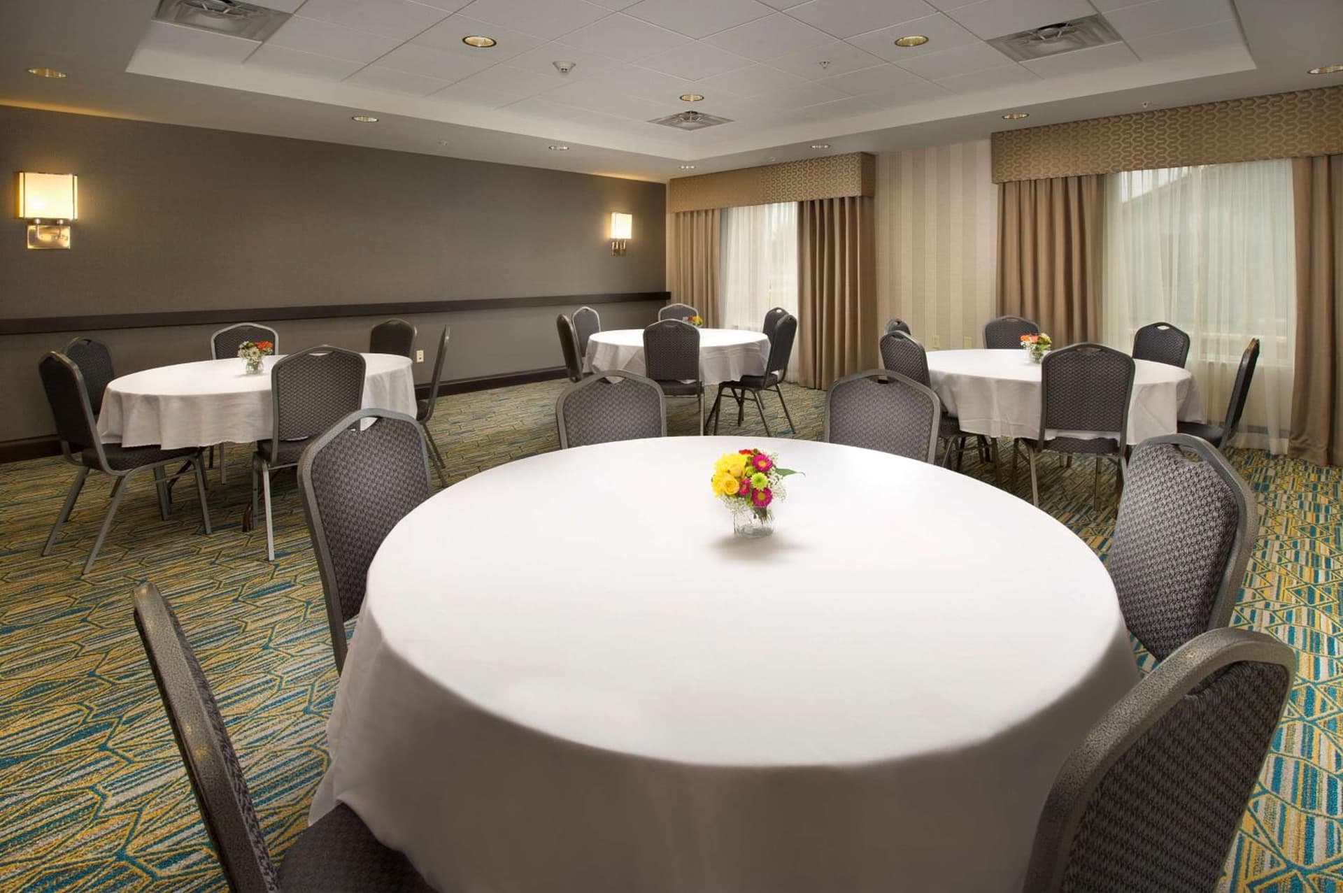 Hampton Inn & Suites Syracuse/Carrier Circle gallery photo in East Syracuse, NY — image 8