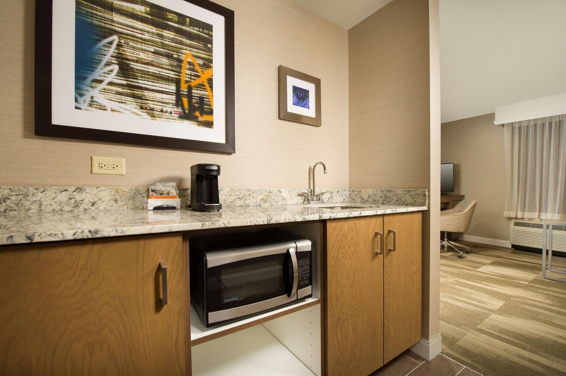 Hampton Inn & Suites Syracuse/Carrier Circle property views in East Syracuse, NY — gallery photo 3