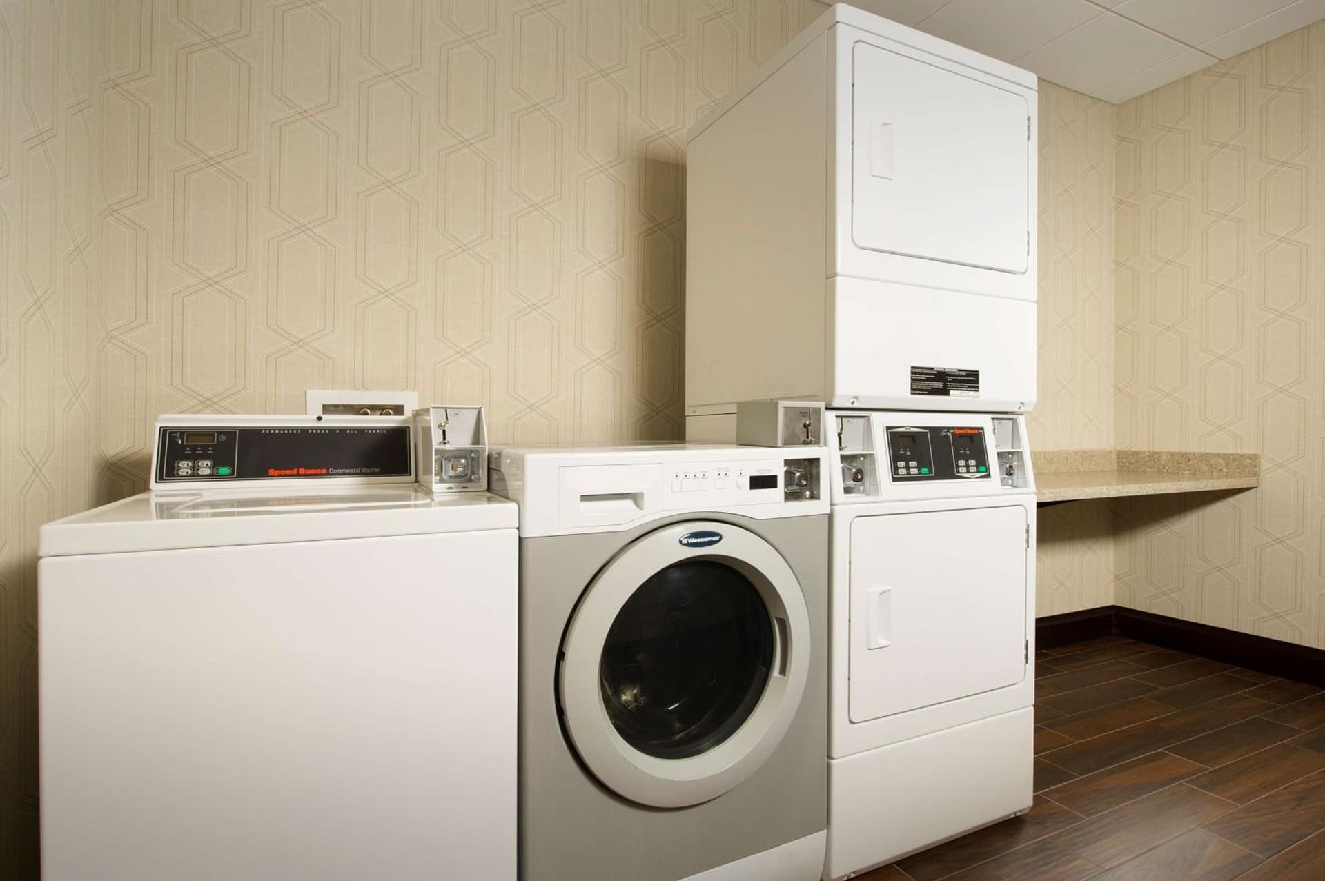 Hampton Inn & Suites Syracuse/Carrier Circle gallery photo in East Syracuse, NY — image 16