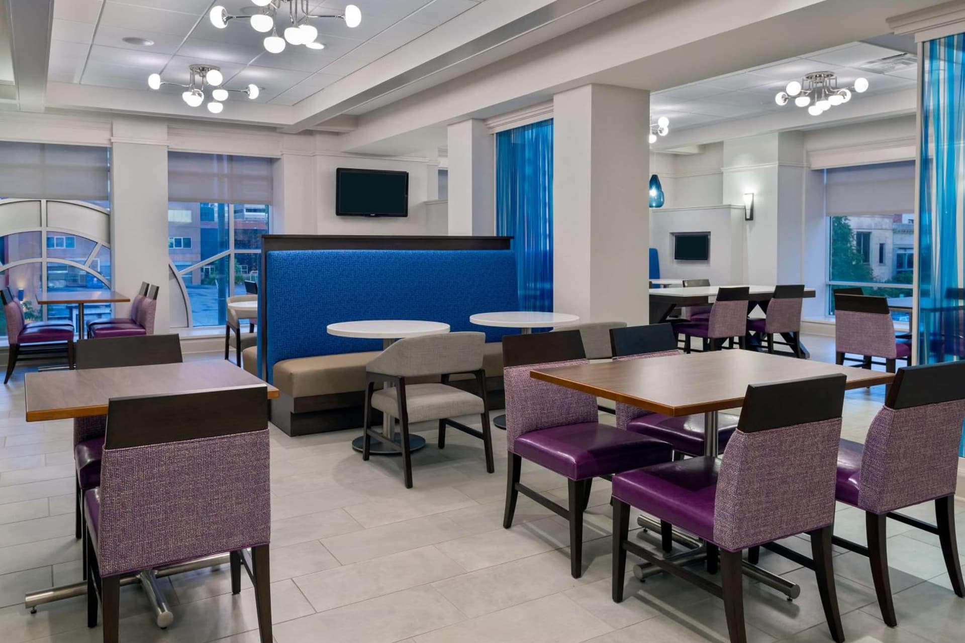 Hampton Inn & Suites Buffalo/Downtown property views in Buffalo, NY — gallery photo 3