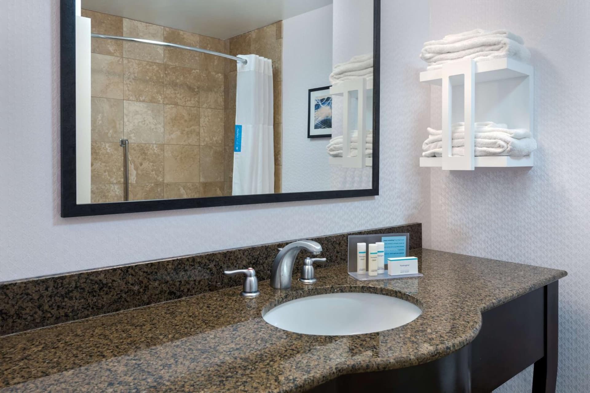 Hampton Inn & Suites Buffalo/Downtown gallery photo in Buffalo, NY — image 14