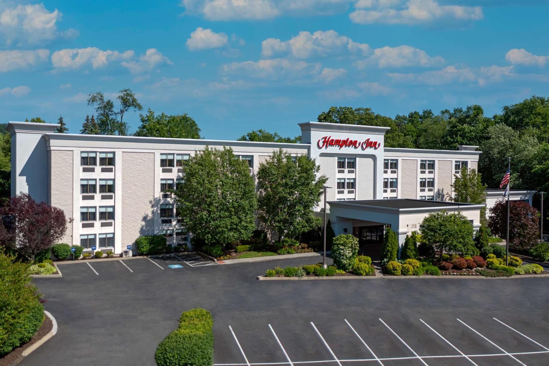 Hampton Inn Danbury interior in Danbury, CT — gallery photo 2