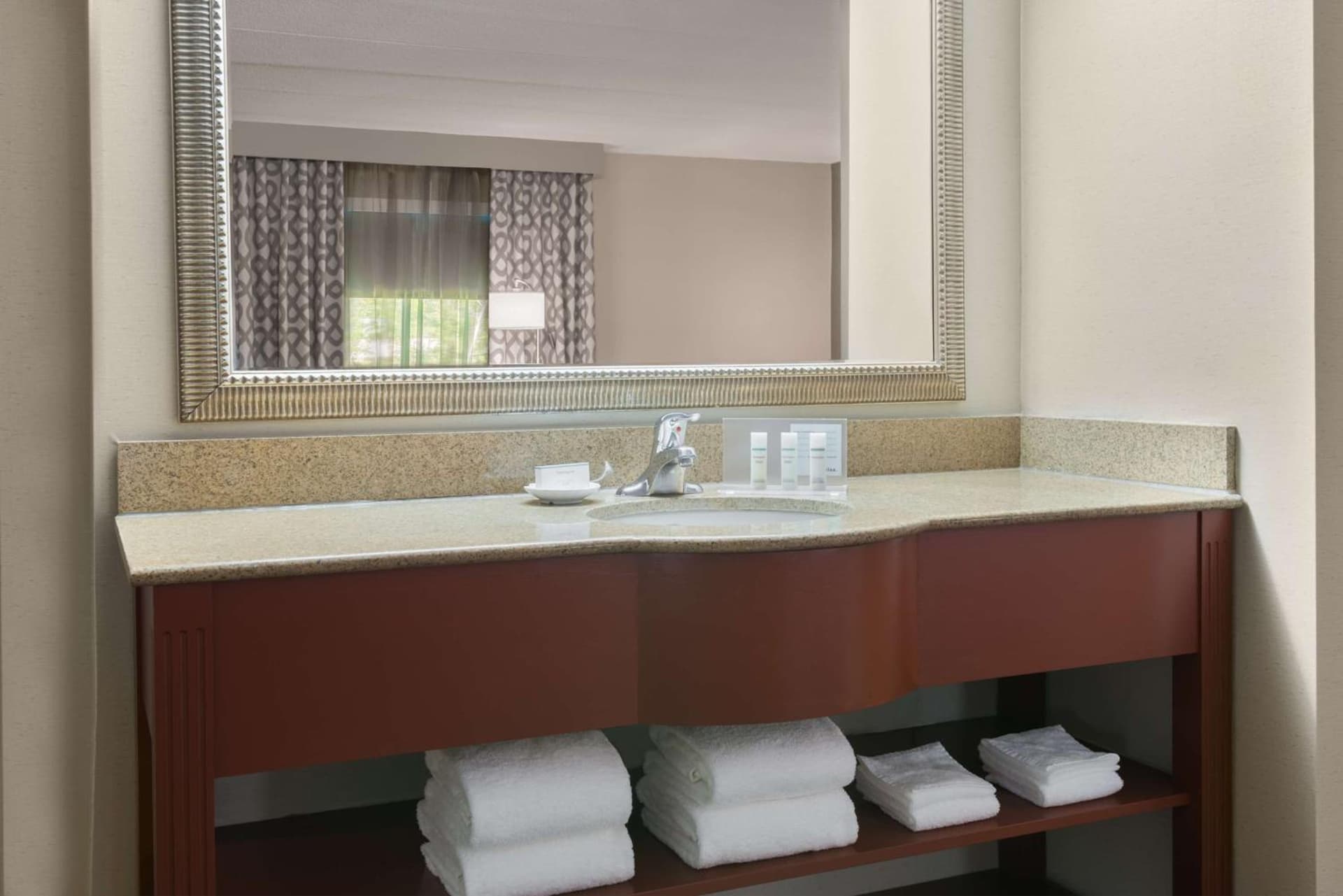 Hampton Inn Danbury gallery photo in Danbury, CT — image 18