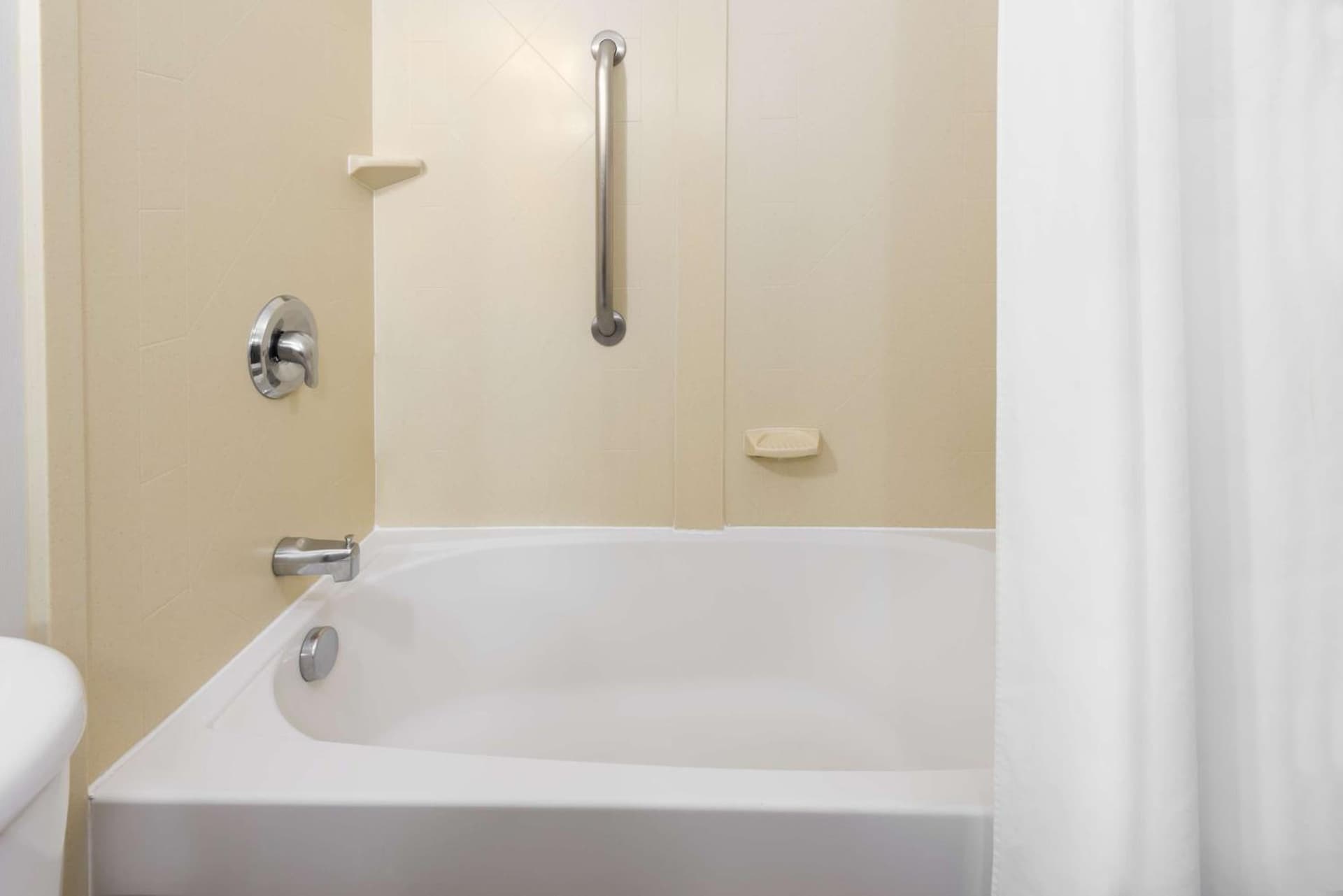 Hampton Inn Danbury gallery photo in Danbury, CT — image 12
