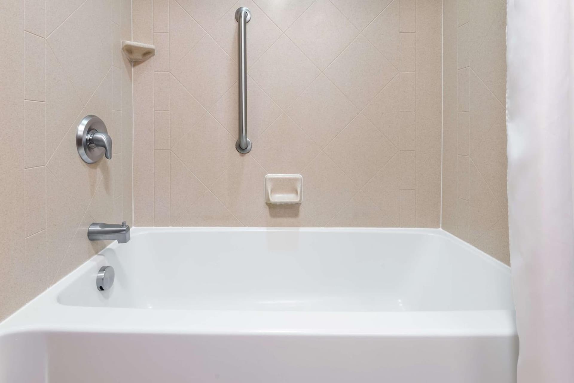 Hampton Inn Springfield South Enfield interior in Enfield, CT — gallery photo 2