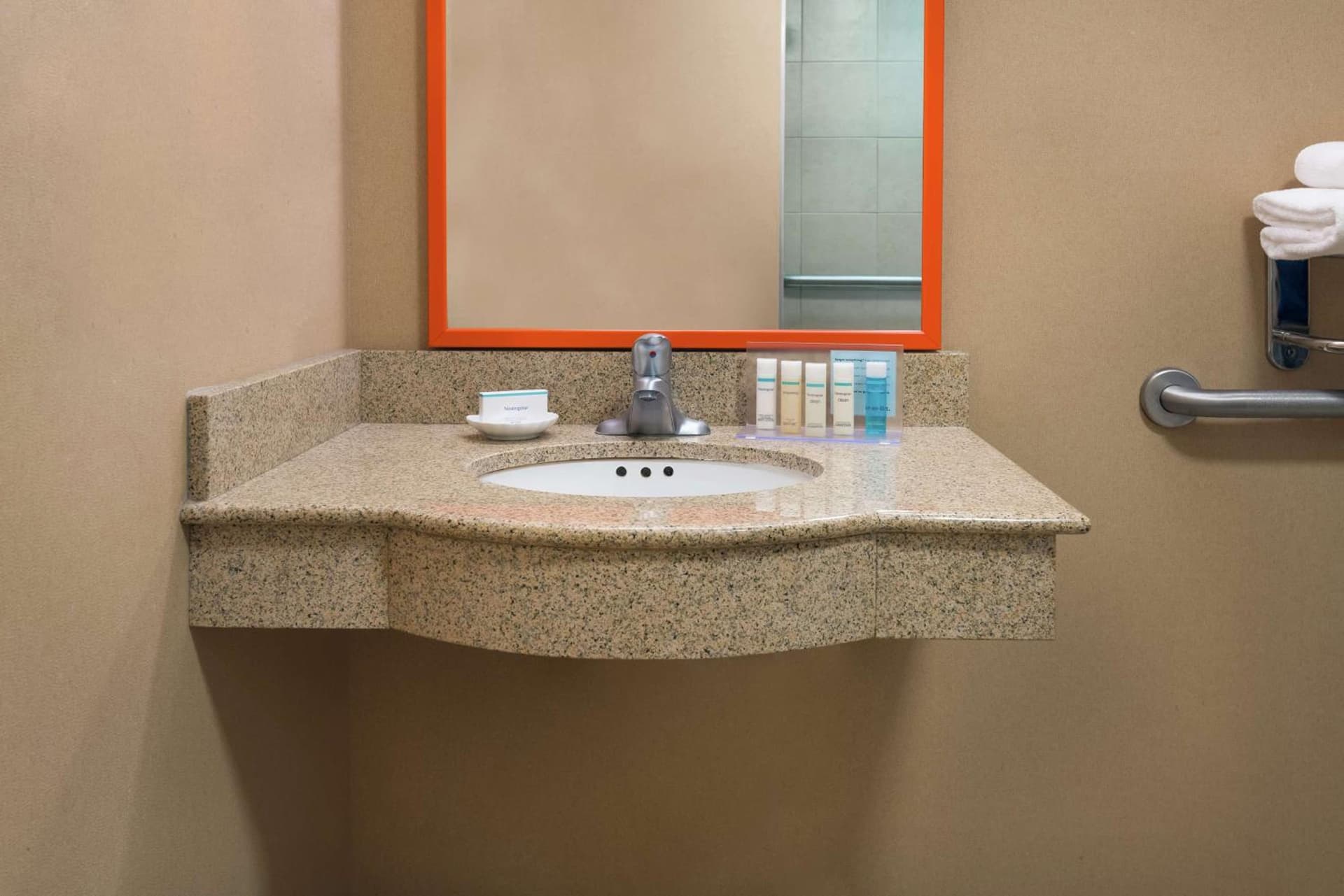 Hampton Inn Springfield South Enfield gallery photo in Enfield, CT — image 38