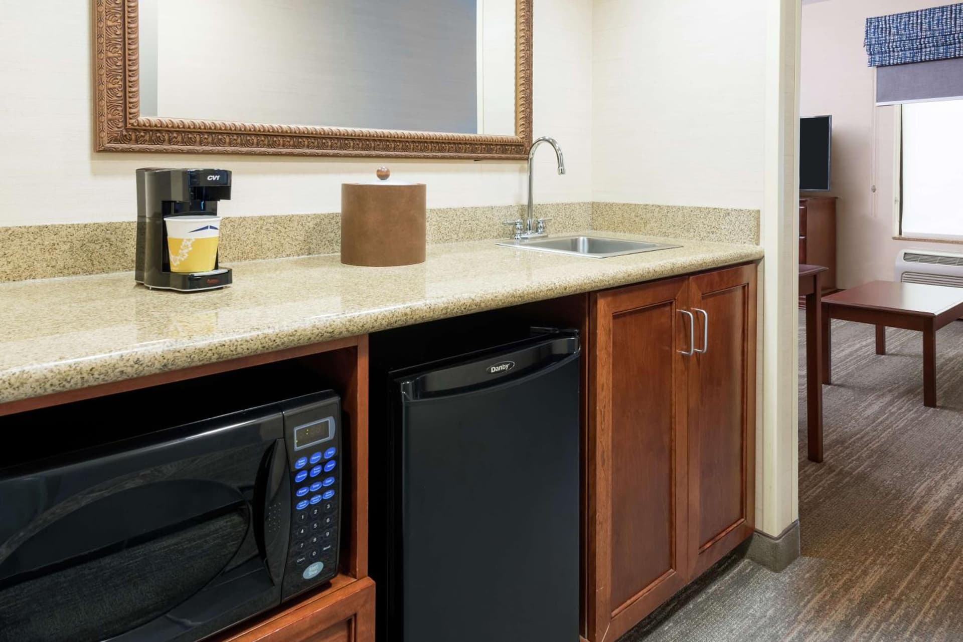 Hampton Inn Springfield South Enfield property views in Enfield, CT — gallery photo 3