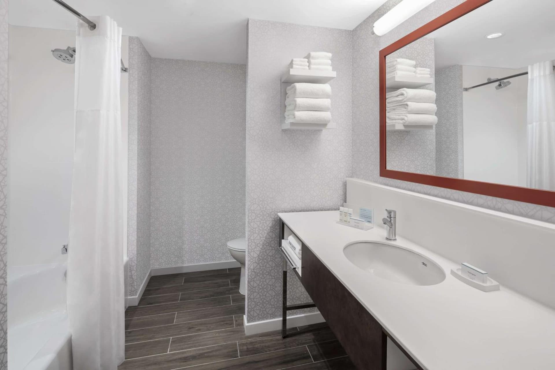 Hampton Inn Boston Woburn interior in Woburn, MA — gallery photo 2