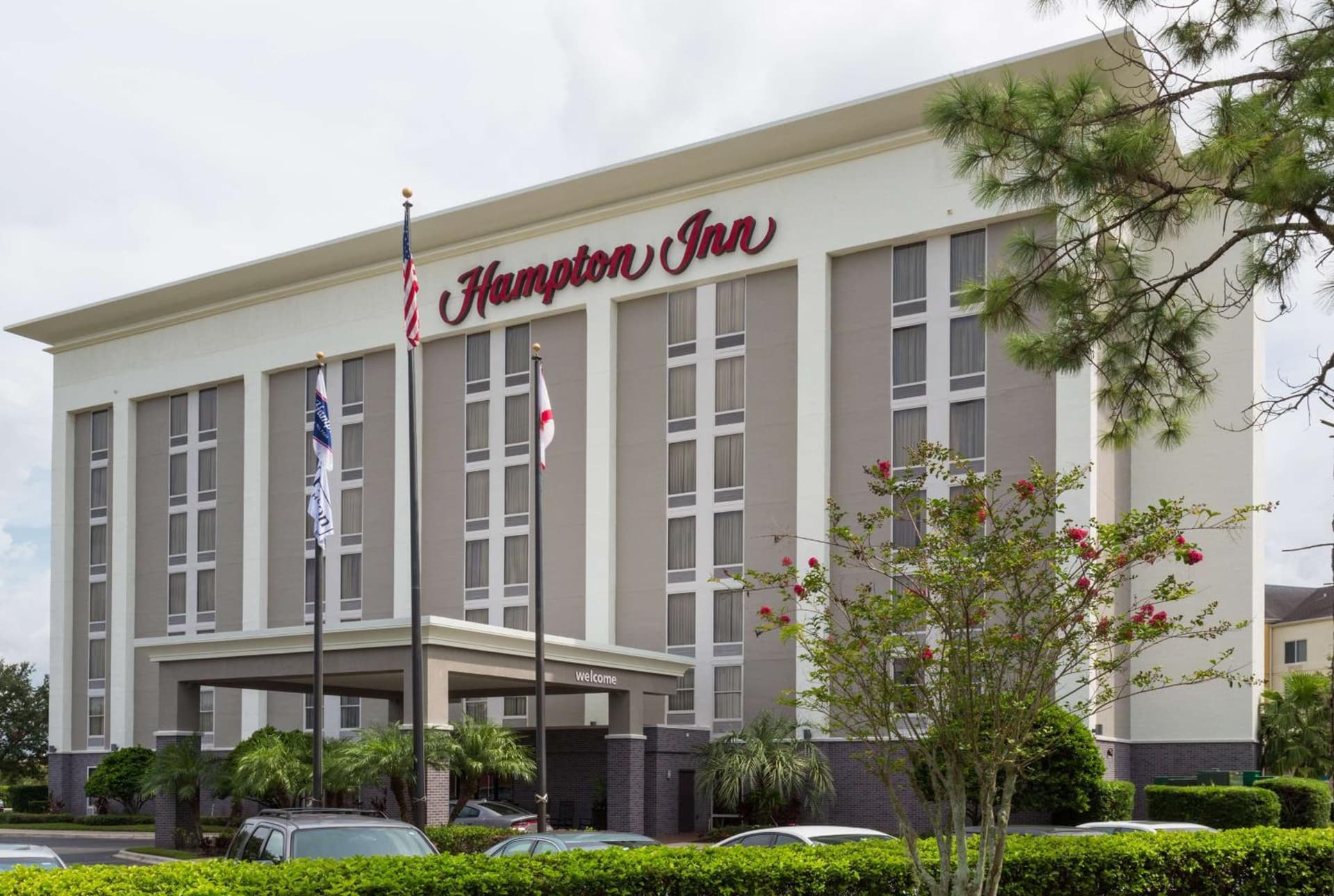 Hampton Inn Orlando-International Airport featured exterior or lobby in Orlando, FL — similar hotel