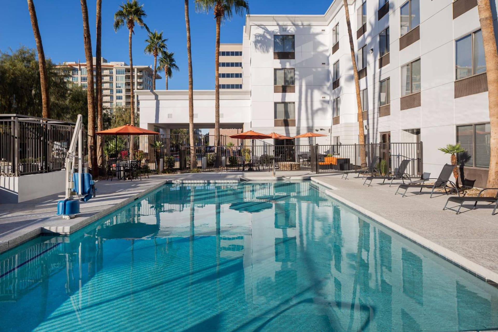 Hampton Inn Phoenix - Biltmore interior in Phoenix, AZ — gallery photo 2