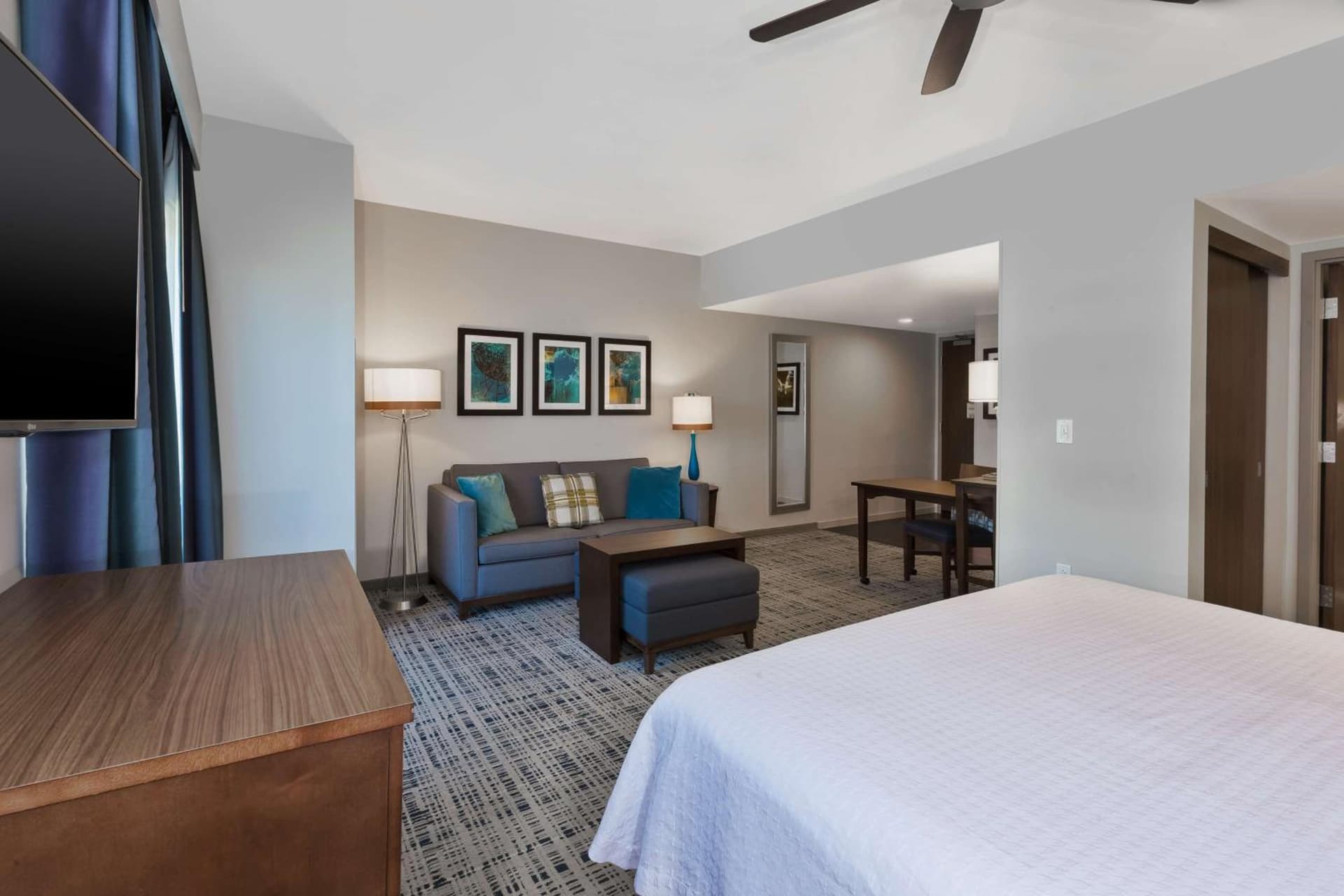 Homewood Suites by Hilton Pittsburgh Downtown gallery photo in Pittsburgh, PA — image 7
