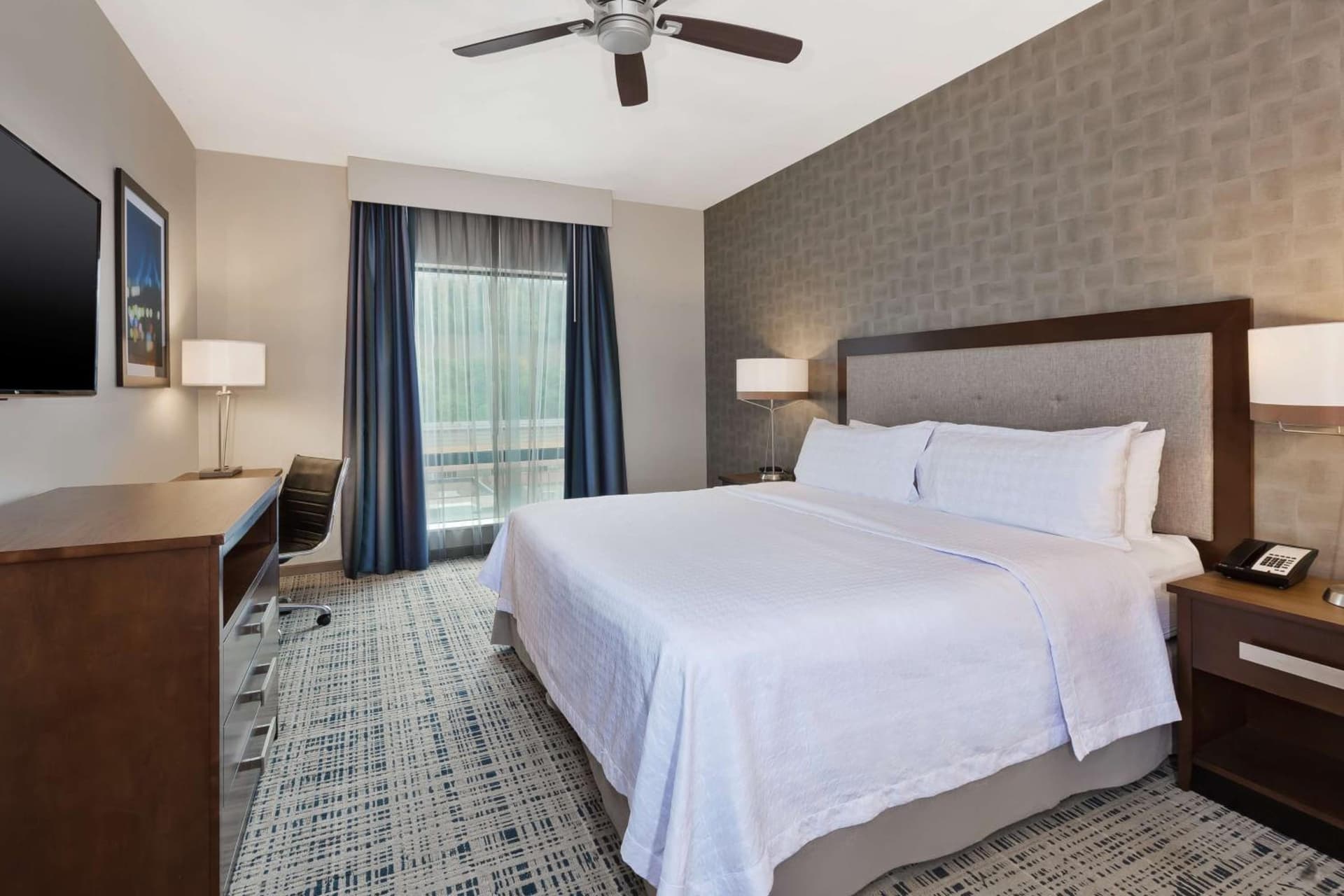 Homewood Suites by Hilton Pittsburgh Downtown gallery photo in Pittsburgh, PA — image 4