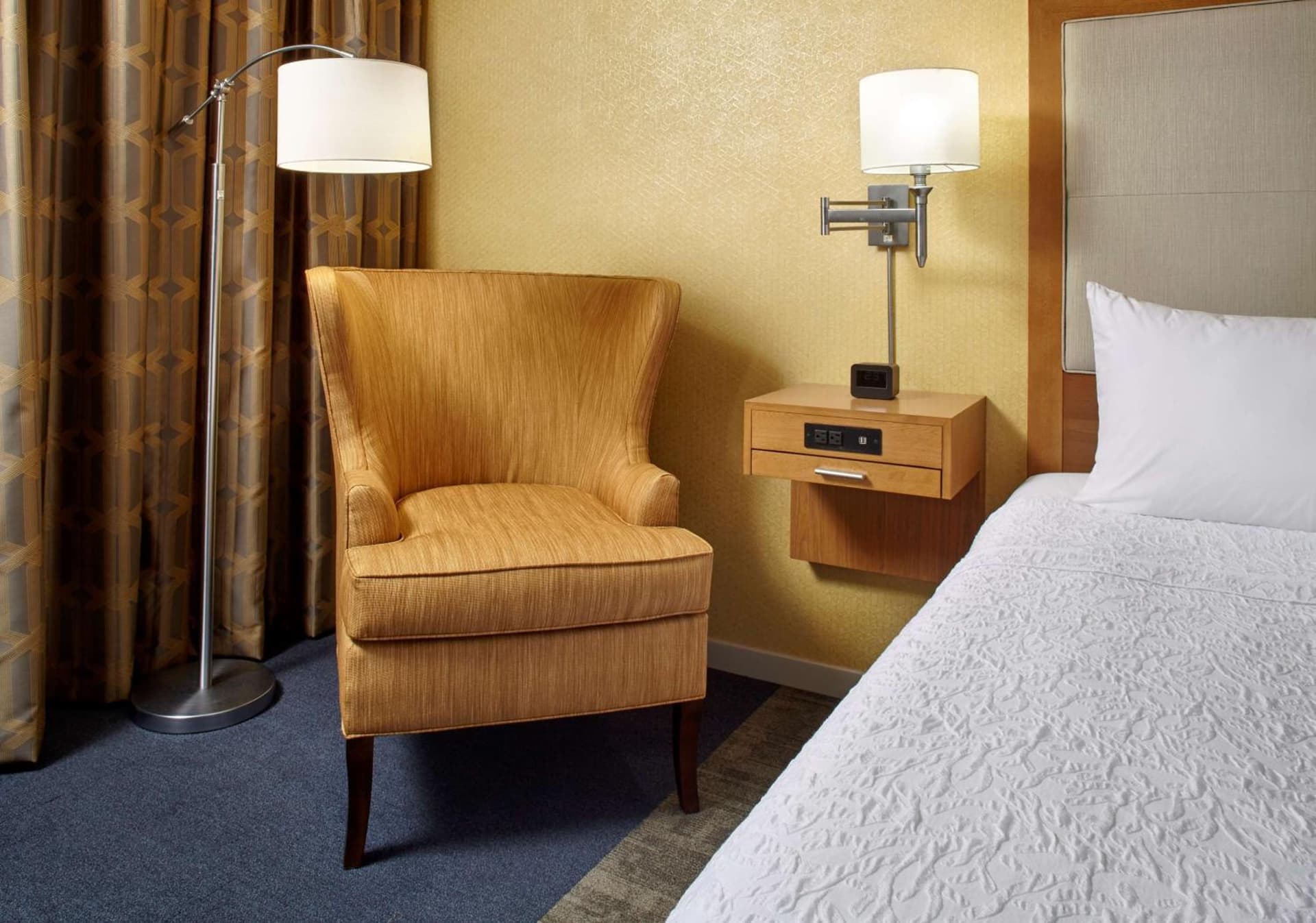 Hampton Inn & Suites Pittsburgh Airport South/Settlers Ridge gallery photo in Robinson Township, PA — image 5