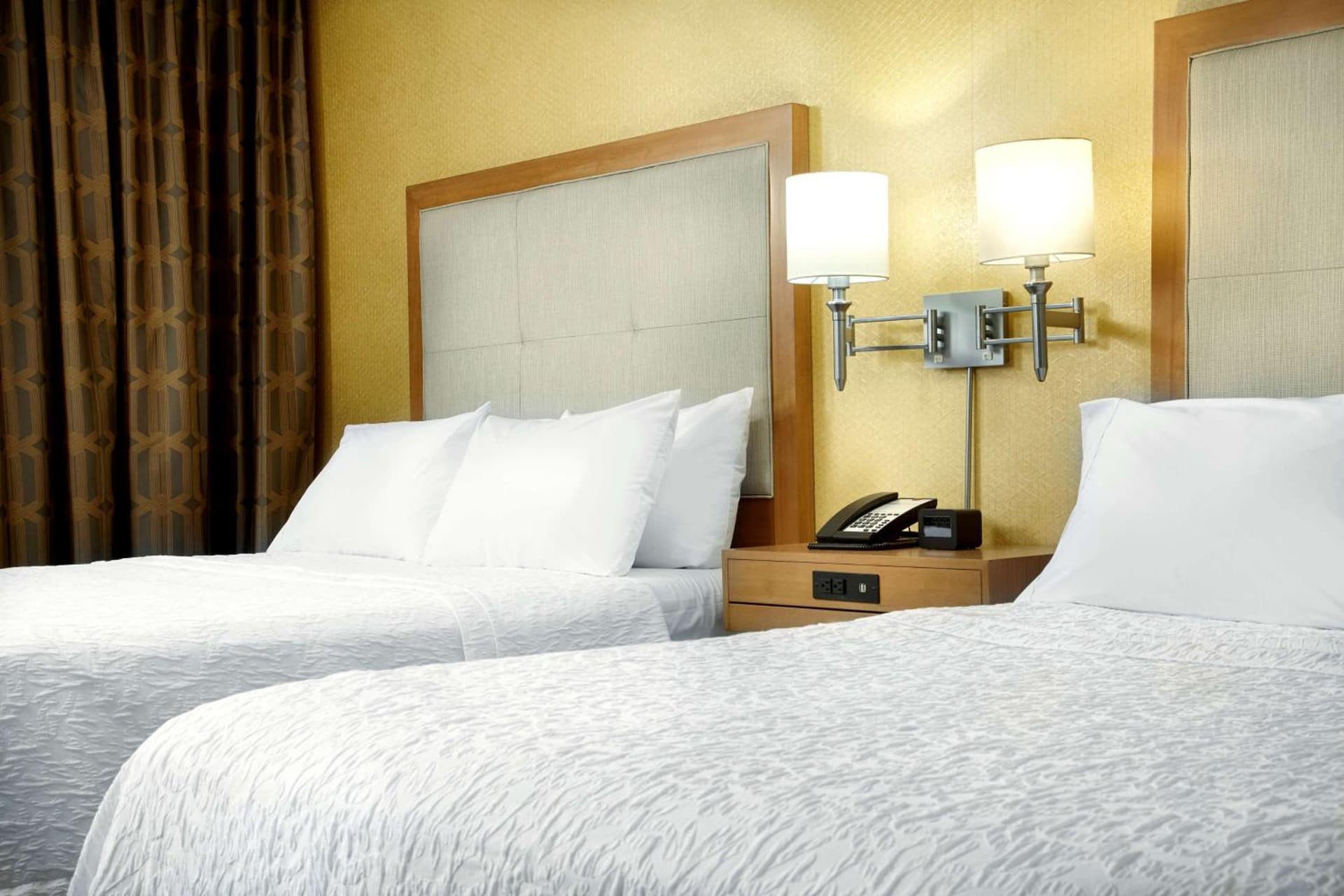 Hampton Inn & Suites Pittsburgh Airport South/Settlers Ridge gallery photo in Robinson Township, PA — image 12