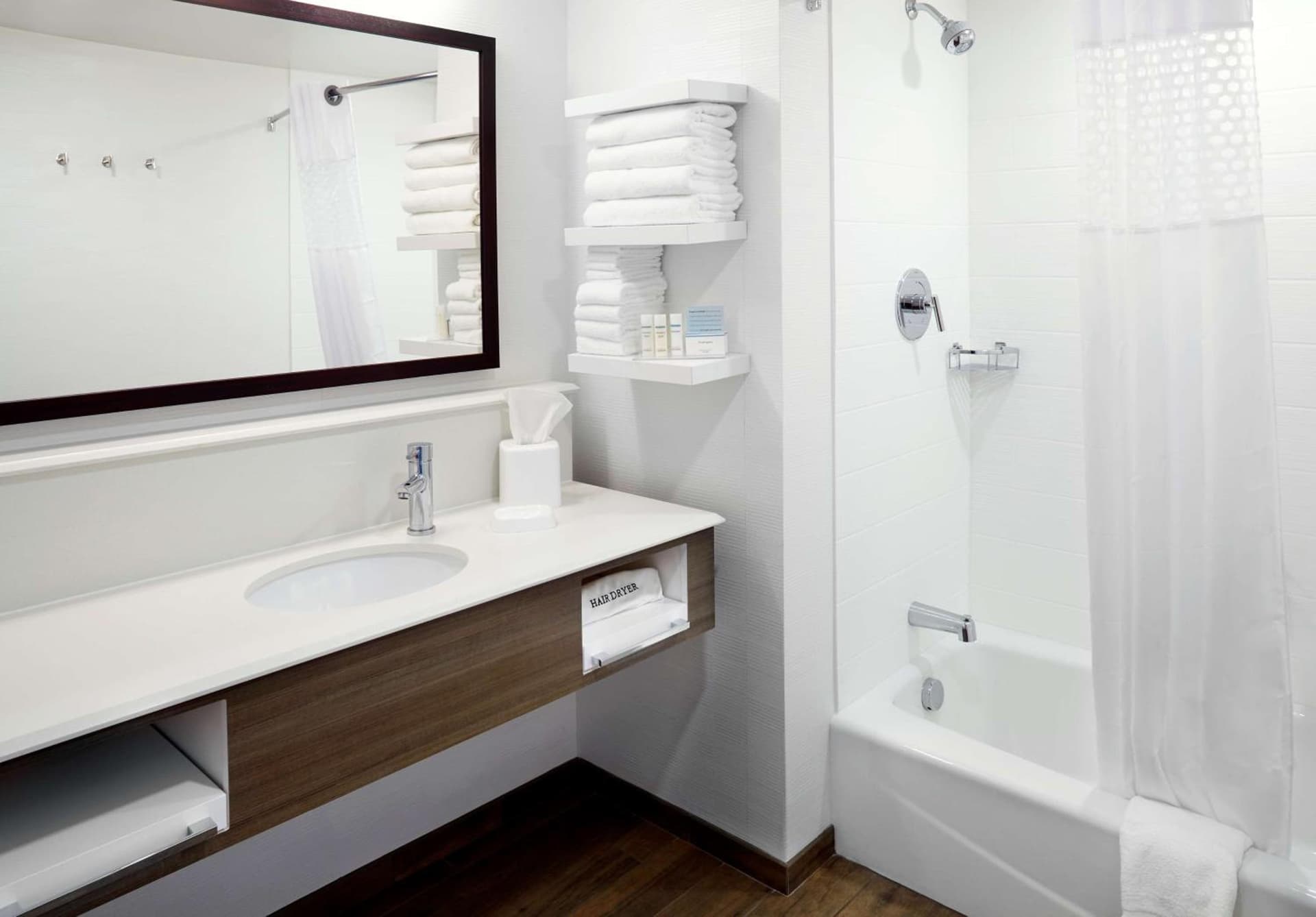 Hampton Inn & Suites Pittsburgh Airport South/Settlers Ridge gallery photo in Robinson Township, PA — image 20