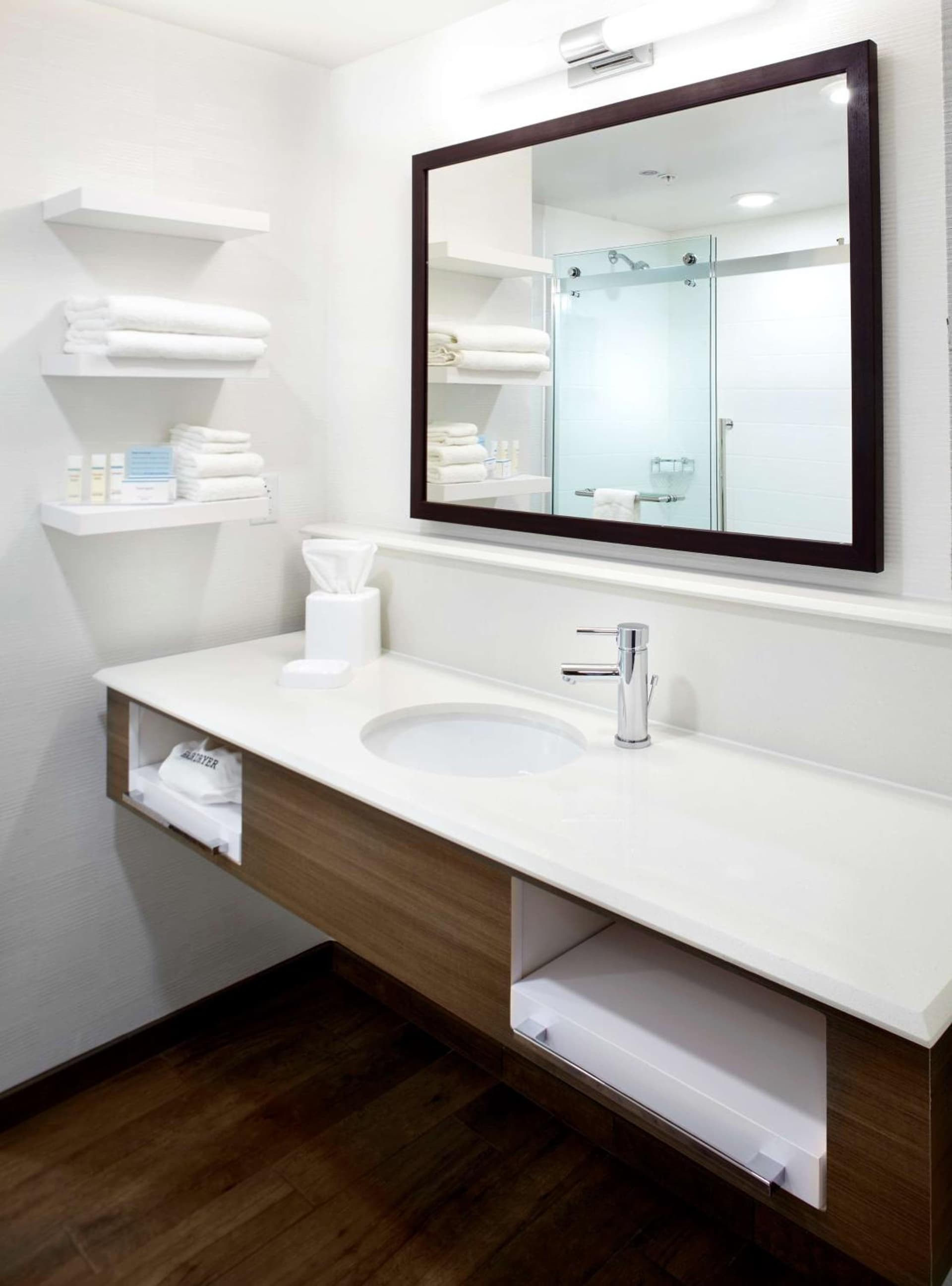 Hampton Inn & Suites Pittsburgh Airport South/Settlers Ridge gallery photo in Robinson Township, PA — image 24