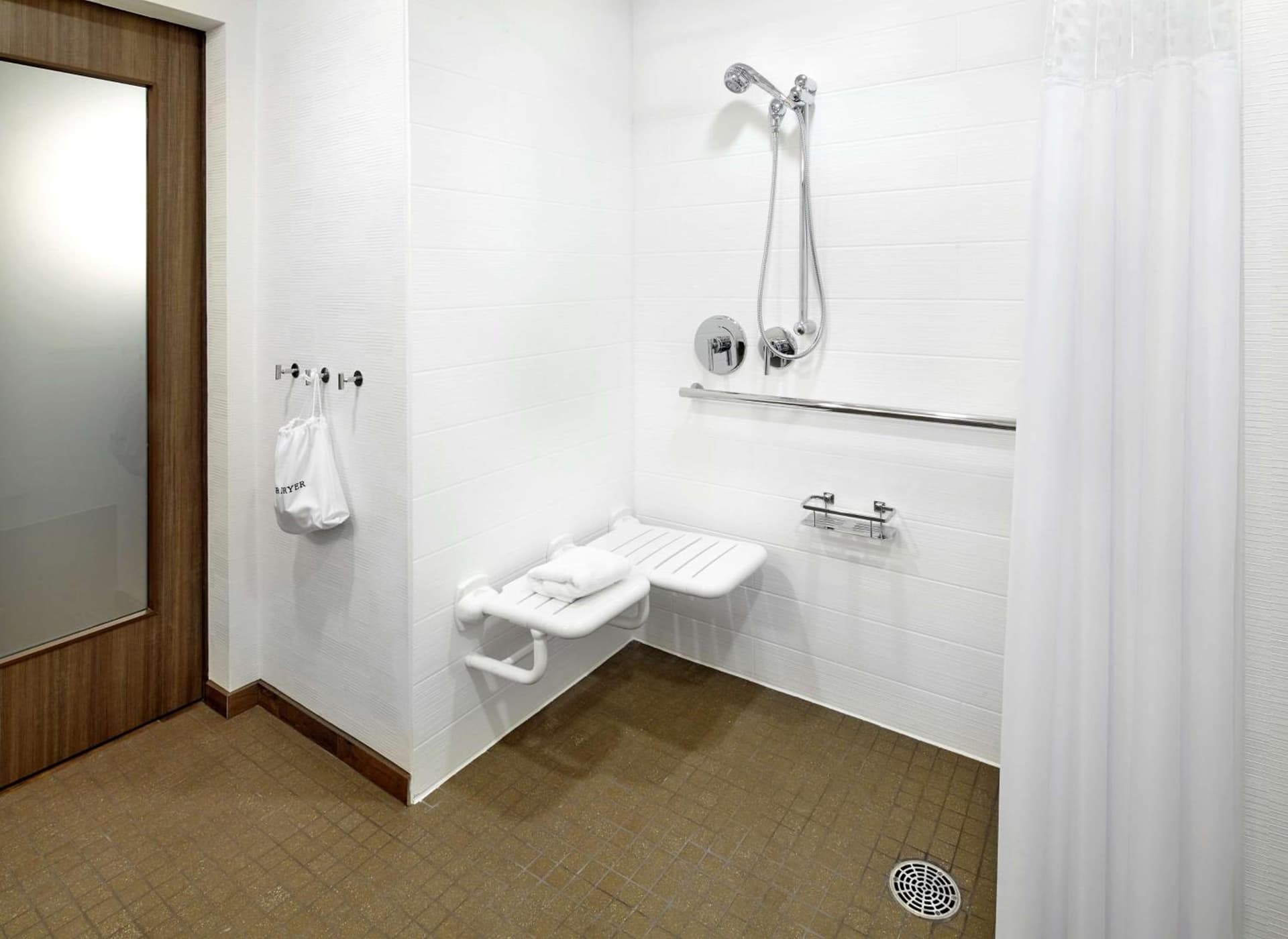 Hampton Inn & Suites Pittsburgh Airport South/Settlers Ridge gallery photo in Robinson Township, PA — image 7