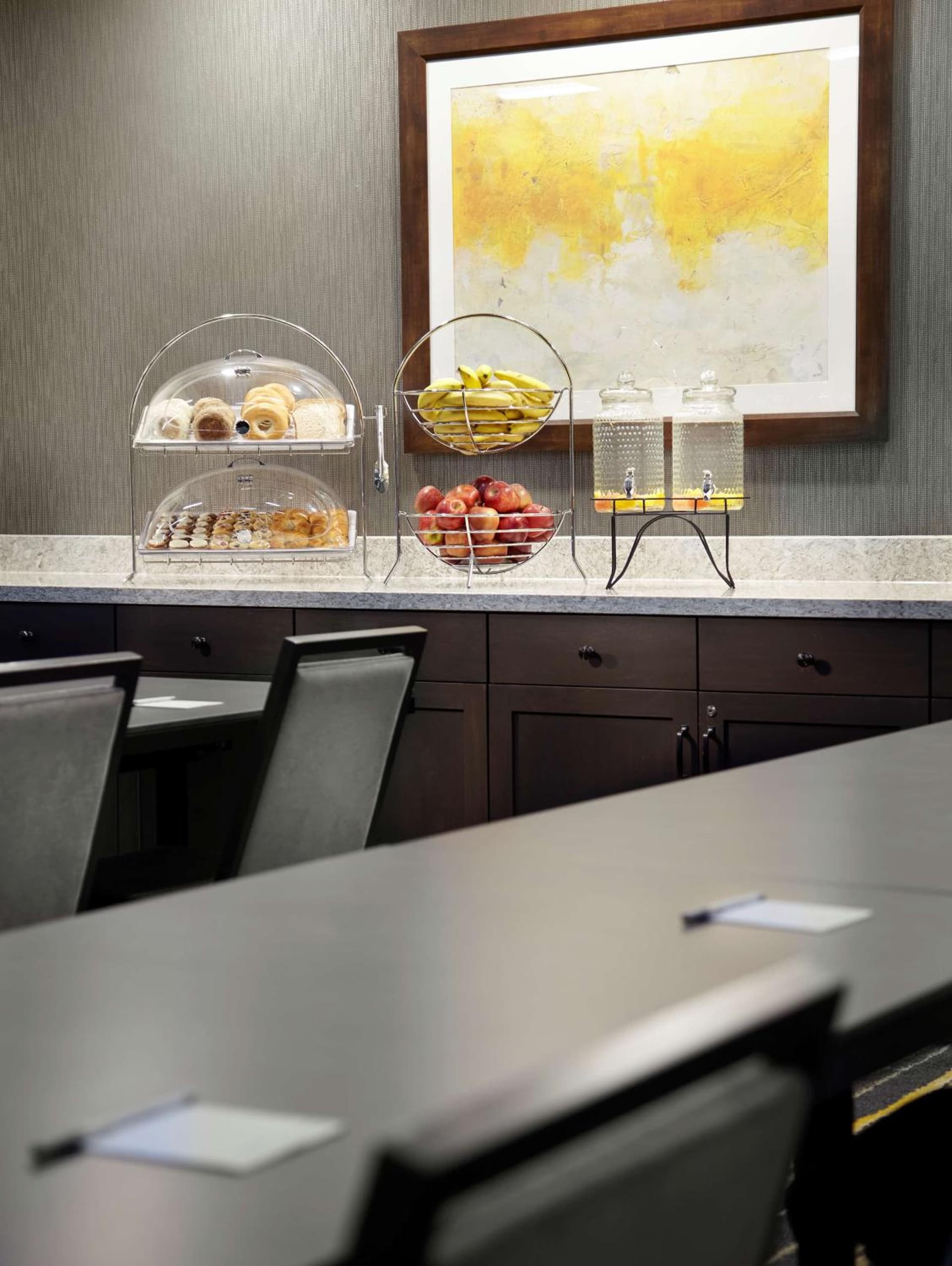 Hampton Inn & Suites Pittsburgh Airport South/Settlers Ridge gallery photo in Robinson Township, PA — image 9