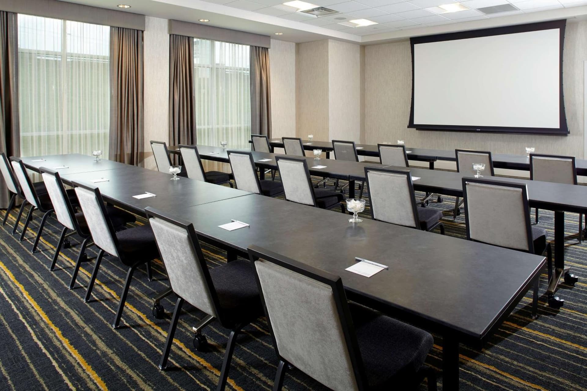 Hampton Inn & Suites Pittsburgh Airport South/Settlers Ridge gallery photo in Robinson Township, PA — image 26
