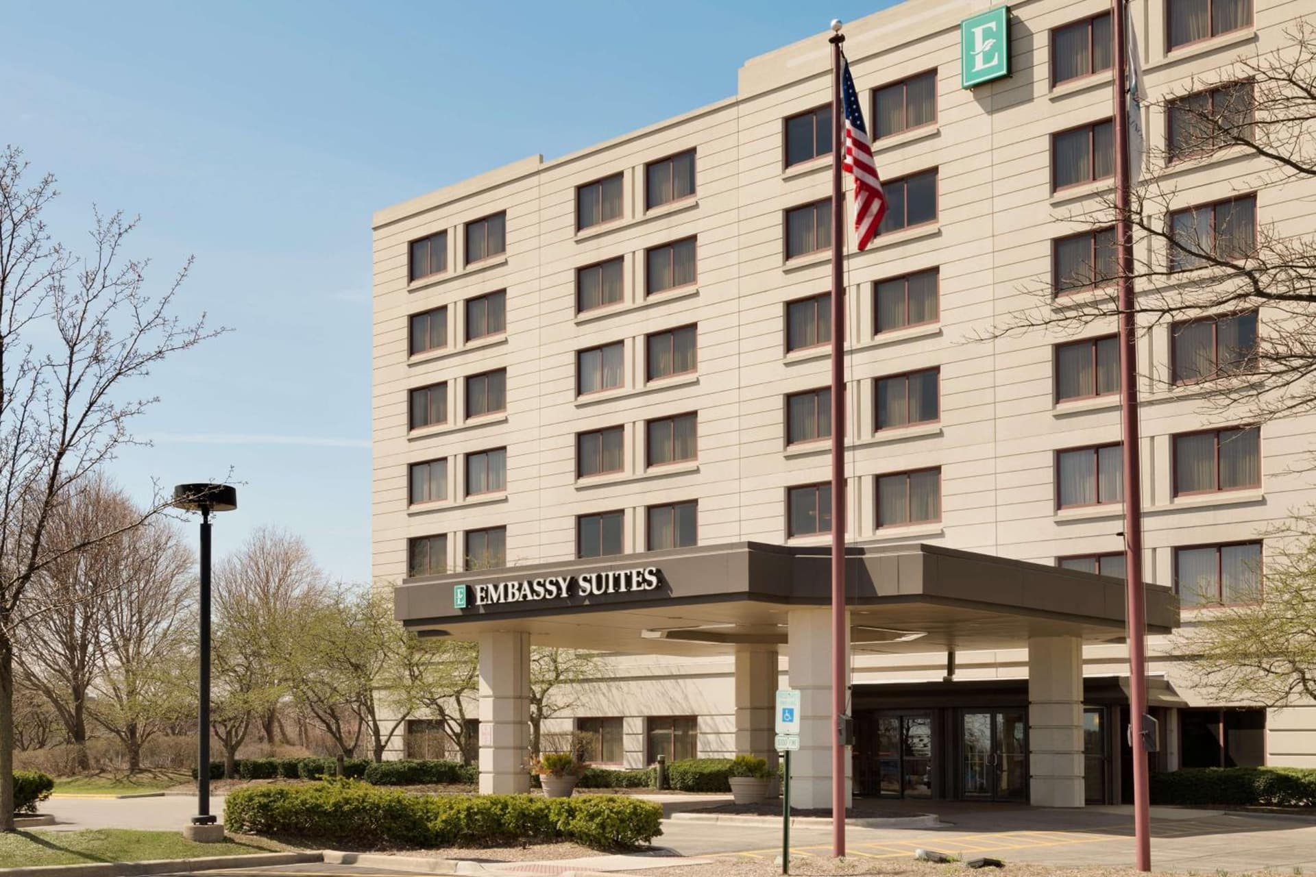 Embassy Suites by Hilton Chicago North Shore Deerfield interior in Deerfield, IL — gallery photo 2