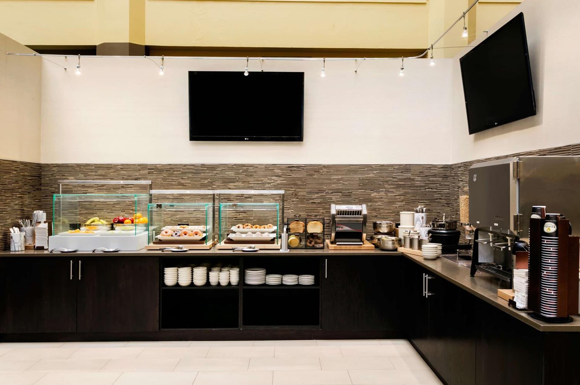 Embassy Suites by Hilton Chicago North Shore Deerfield gallery photo in Deerfield, IL — image 17