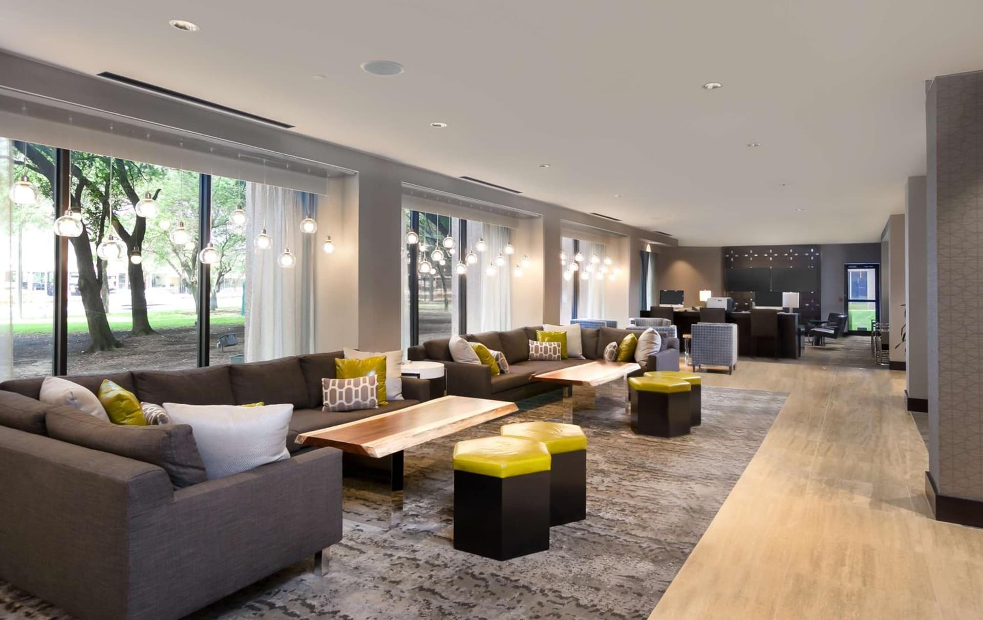 DoubleTree by Hilton Hotel & Suites Houston by the Galleria gallery photo in Houston, TX — image 19