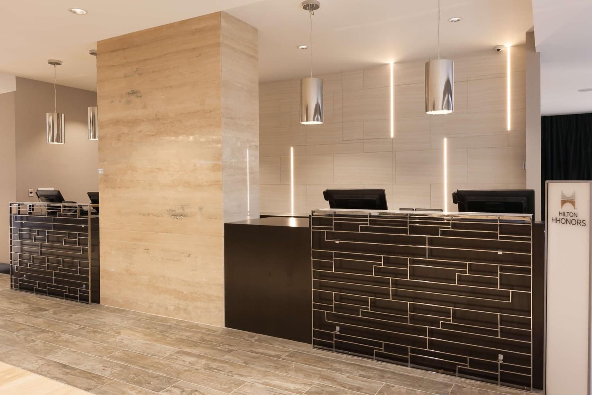 DoubleTree by Hilton Hotel & Suites Houston by the Galleria interior in Houston, TX — gallery photo 2