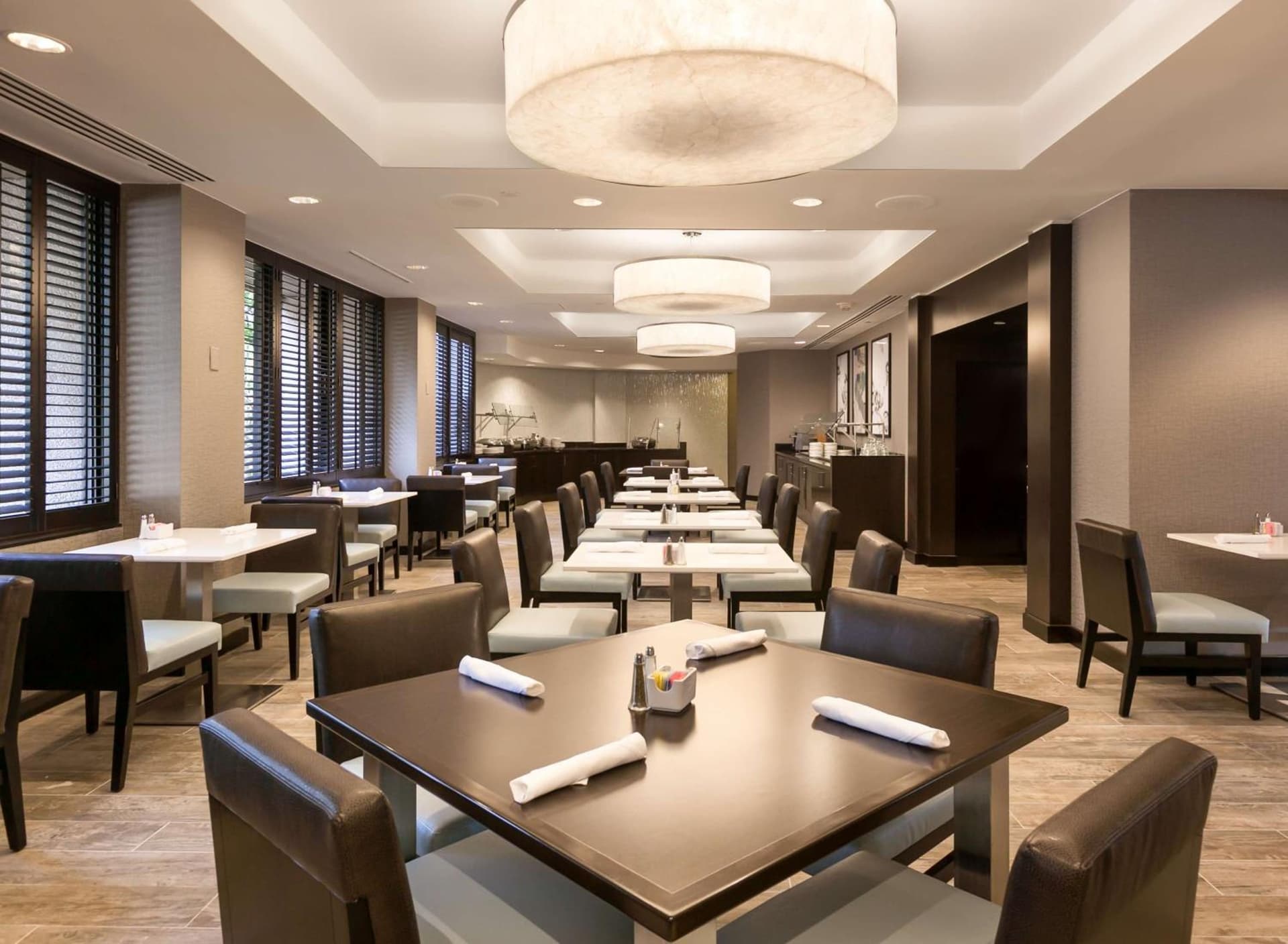 DoubleTree by Hilton Hotel & Suites Houston by the Galleria gallery photo in Houston, TX — image 15