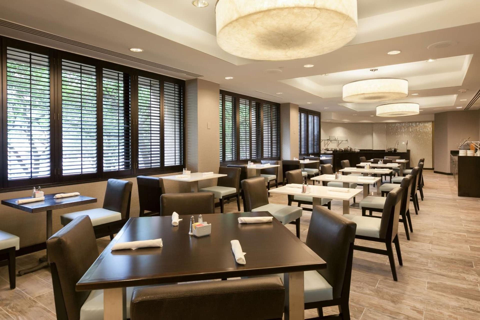 DoubleTree by Hilton Hotel & Suites Houston by the Galleria gallery photo in Houston, TX — image 4
