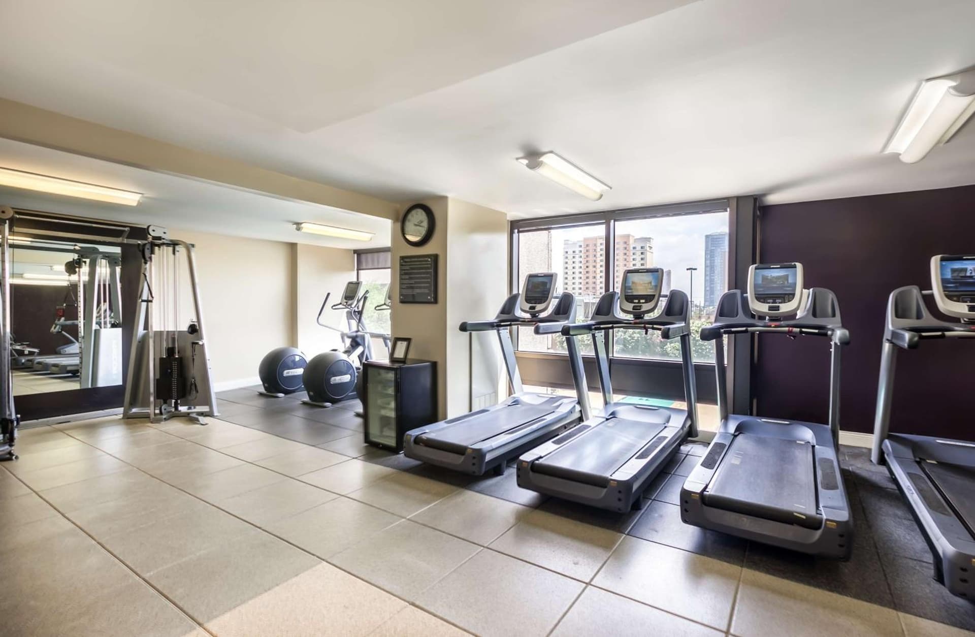 DoubleTree by Hilton Hotel & Suites Houston by the Galleria gallery photo in Houston, TX — image 40