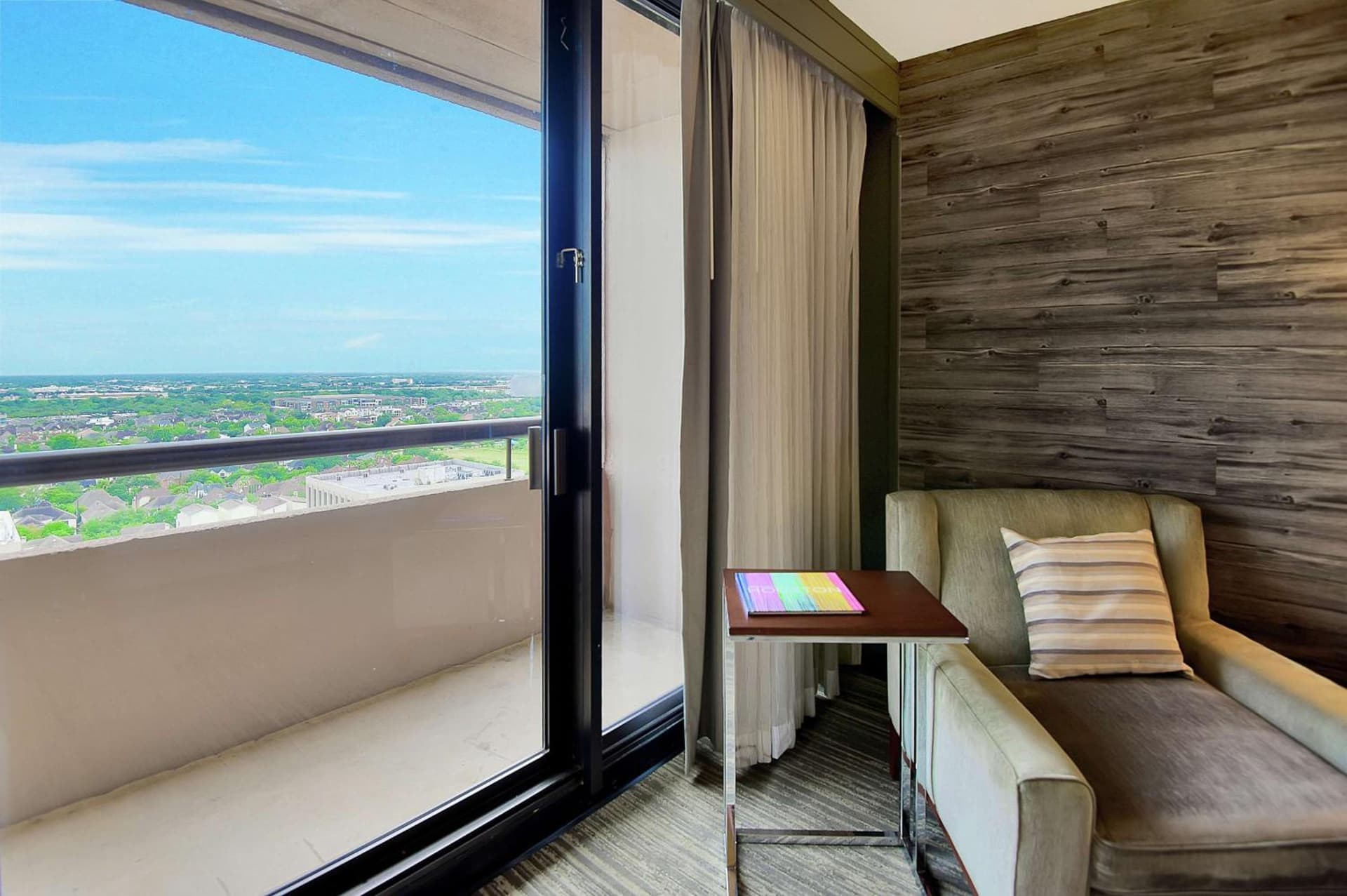 DoubleTree by Hilton Hotel & Suites Houston by the Galleria gallery photo in Houston, TX — image 42