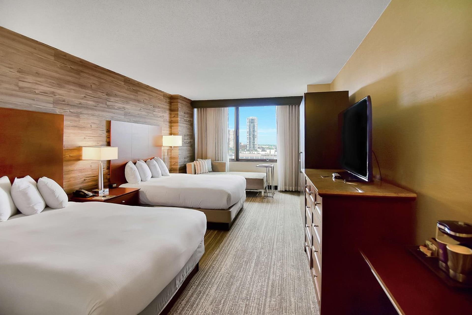 DoubleTree by Hilton Hotel & Suites Houston by the Galleria gallery photo in Houston, TX — image 6