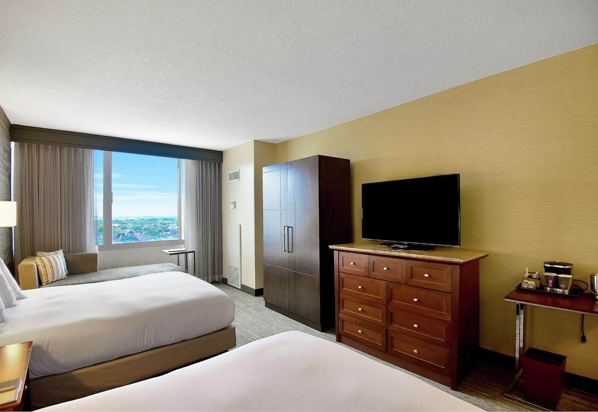 DoubleTree by Hilton Hotel & Suites Houston by the Galleria gallery photo in Houston, TX — image 18