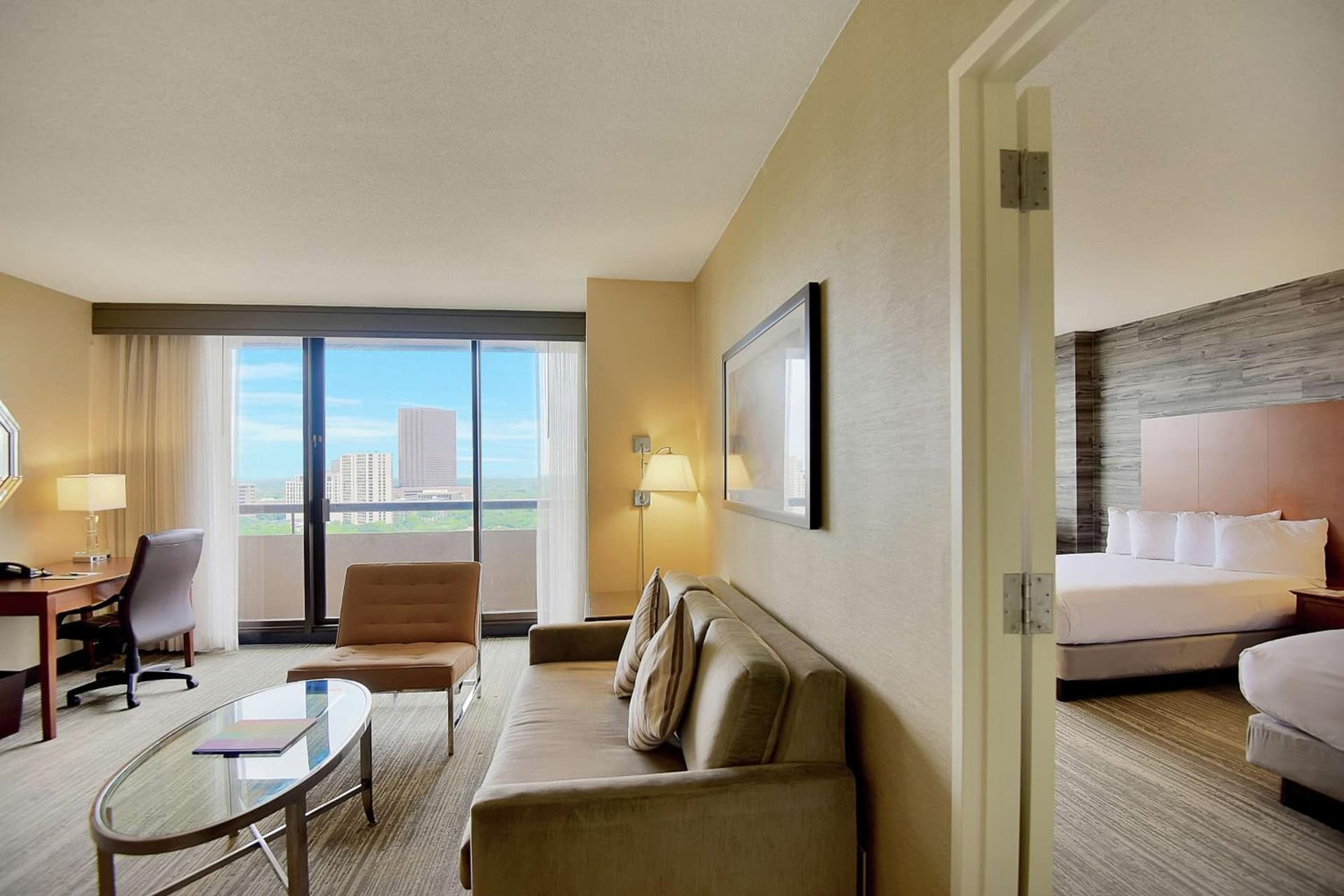 DoubleTree by Hilton Hotel & Suites Houston by the Galleria gallery photo in Houston, TX — image 41