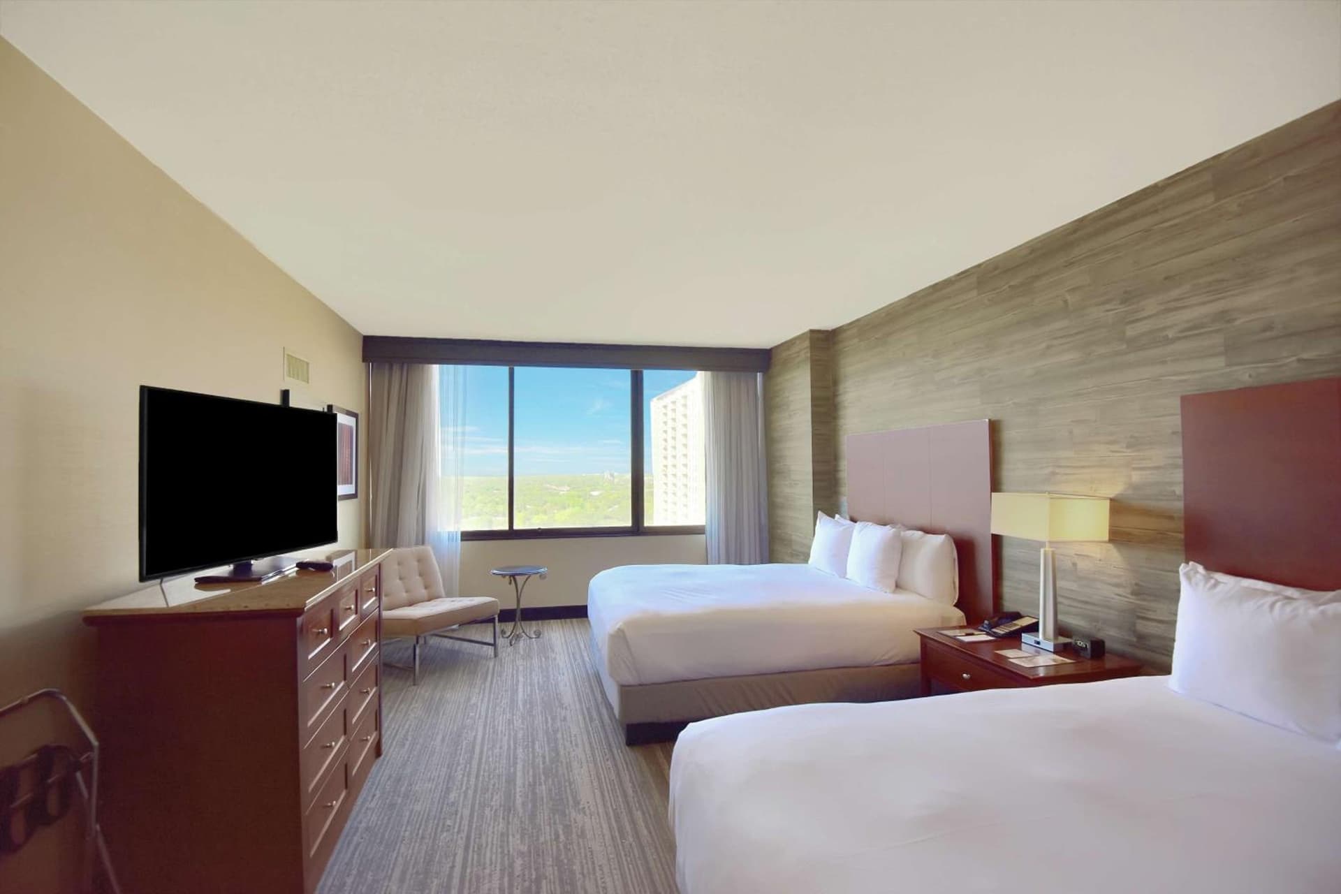 DoubleTree by Hilton Hotel & Suites Houston by the Galleria gallery photo in Houston, TX — image 12
