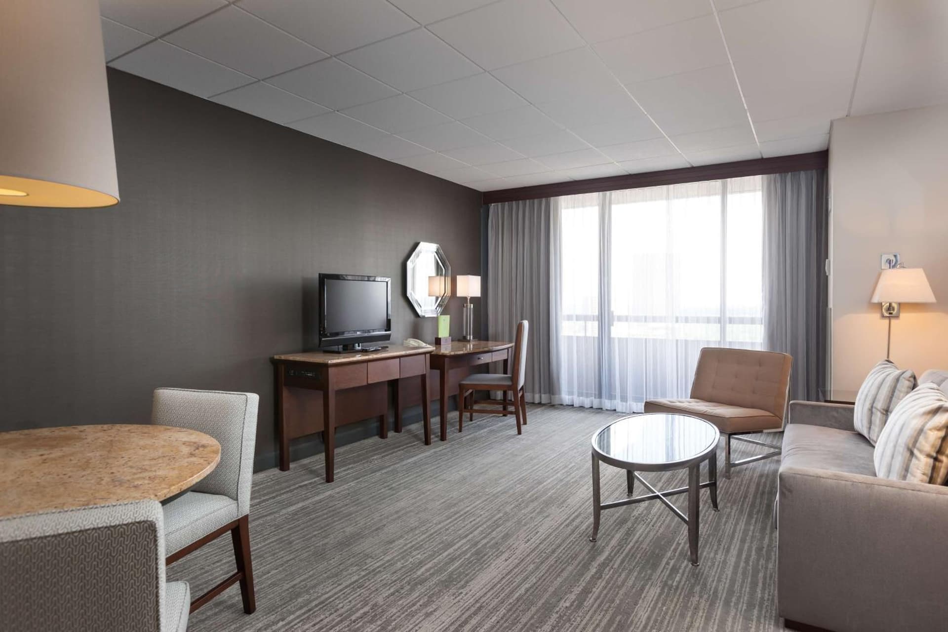 DoubleTree by Hilton Hotel & Suites Houston by the Galleria gallery photo in Houston, TX — image 35
