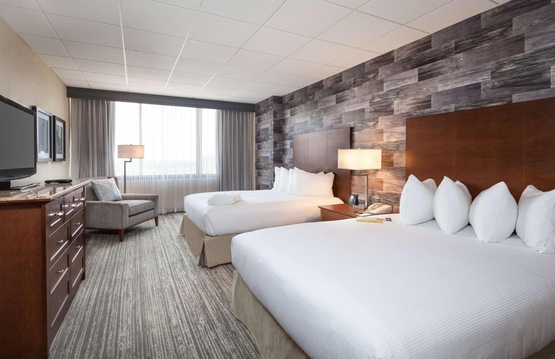 DoubleTree by Hilton Hotel & Suites Houston by the Galleria gallery photo in Houston, TX — image 25