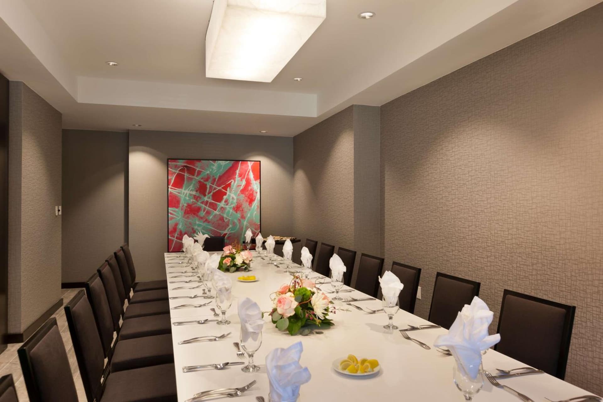 DoubleTree by Hilton Hotel & Suites Houston by the Galleria gallery photo in Houston, TX — image 39