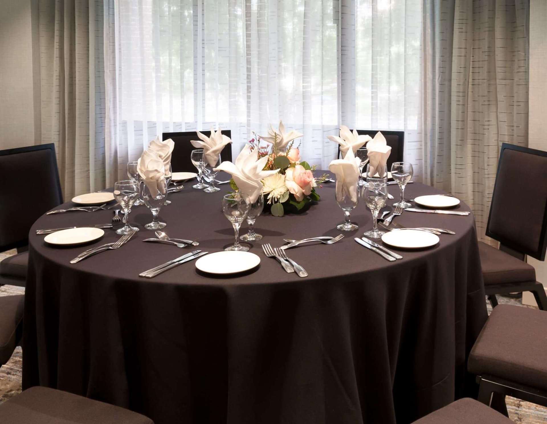DoubleTree by Hilton Hotel & Suites Houston by the Galleria gallery photo in Houston, TX — image 16