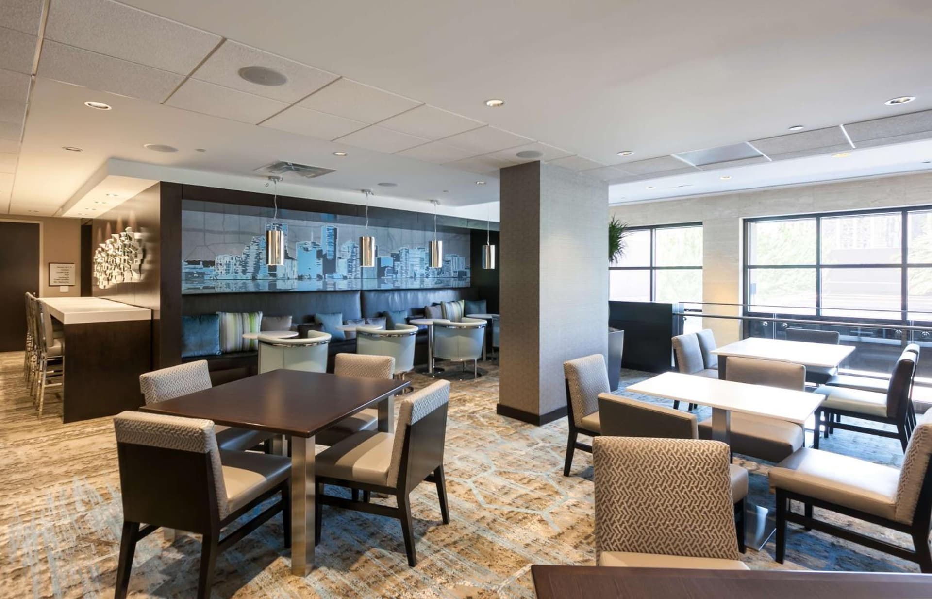 DoubleTree by Hilton Hotel & Suites Houston by the Galleria gallery photo in Houston, TX — image 17