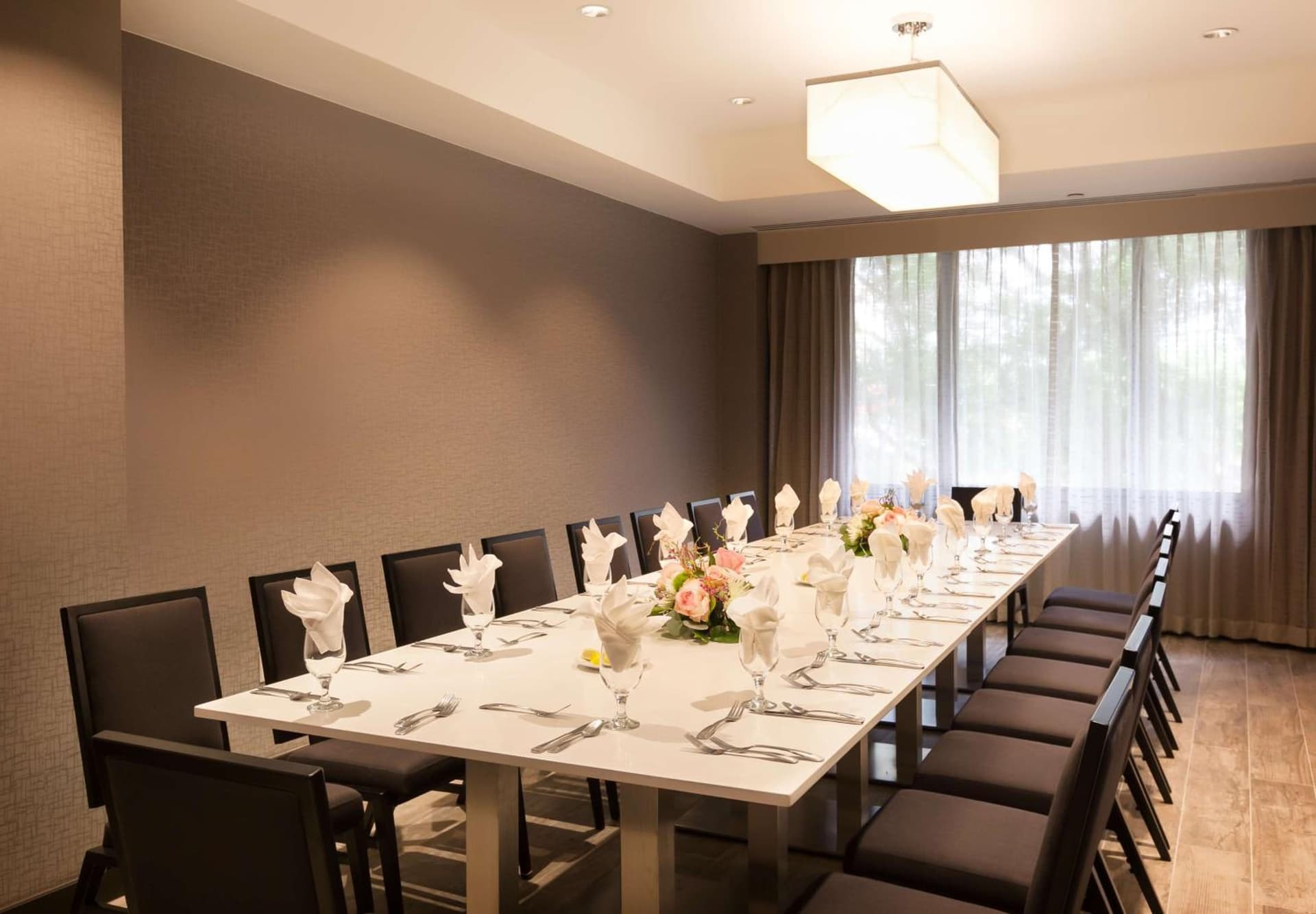 DoubleTree by Hilton Hotel & Suites Houston by the Galleria gallery photo in Houston, TX — image 30
