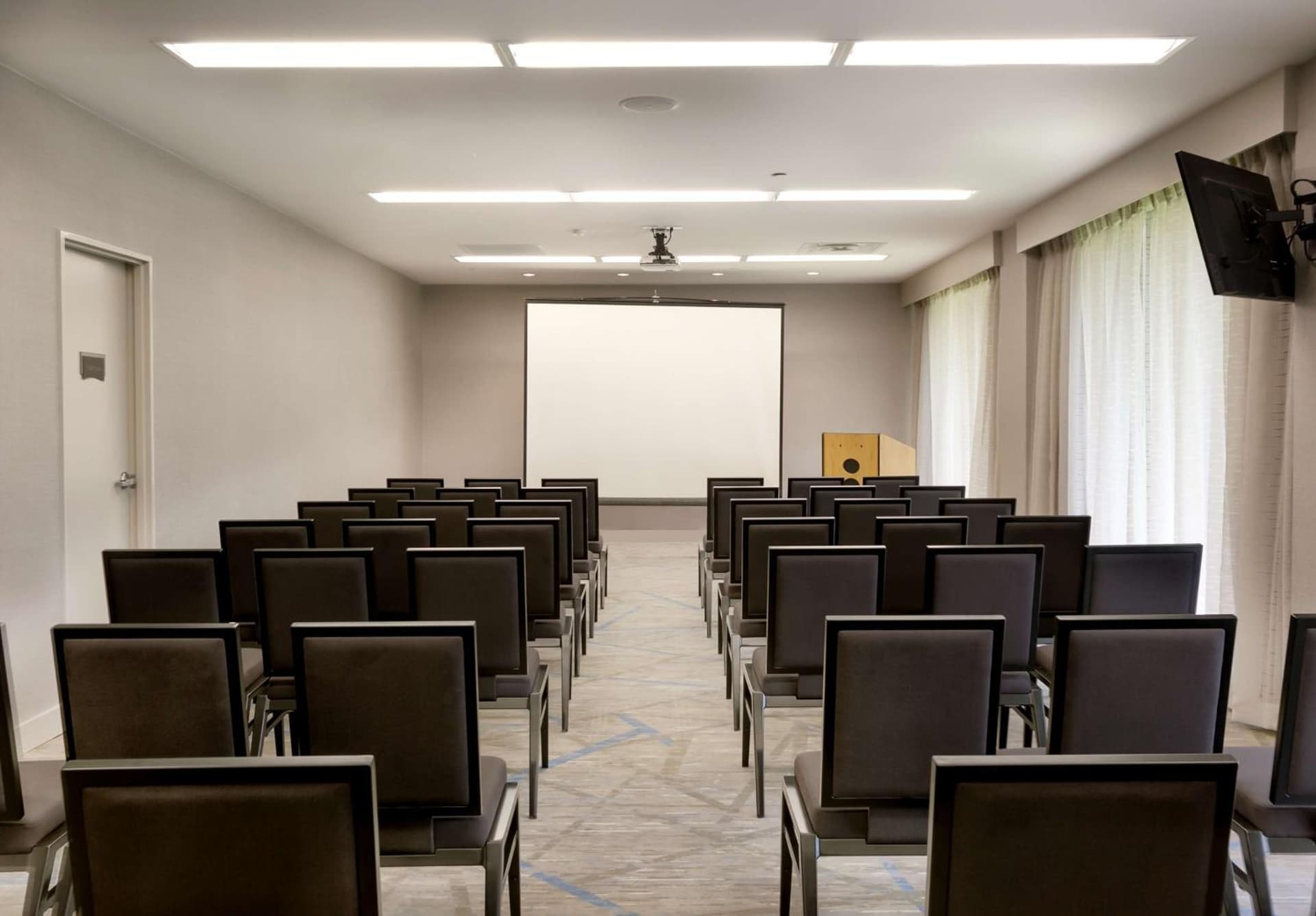 DoubleTree by Hilton Hotel & Suites Houston by the Galleria gallery photo in Houston, TX — image 9