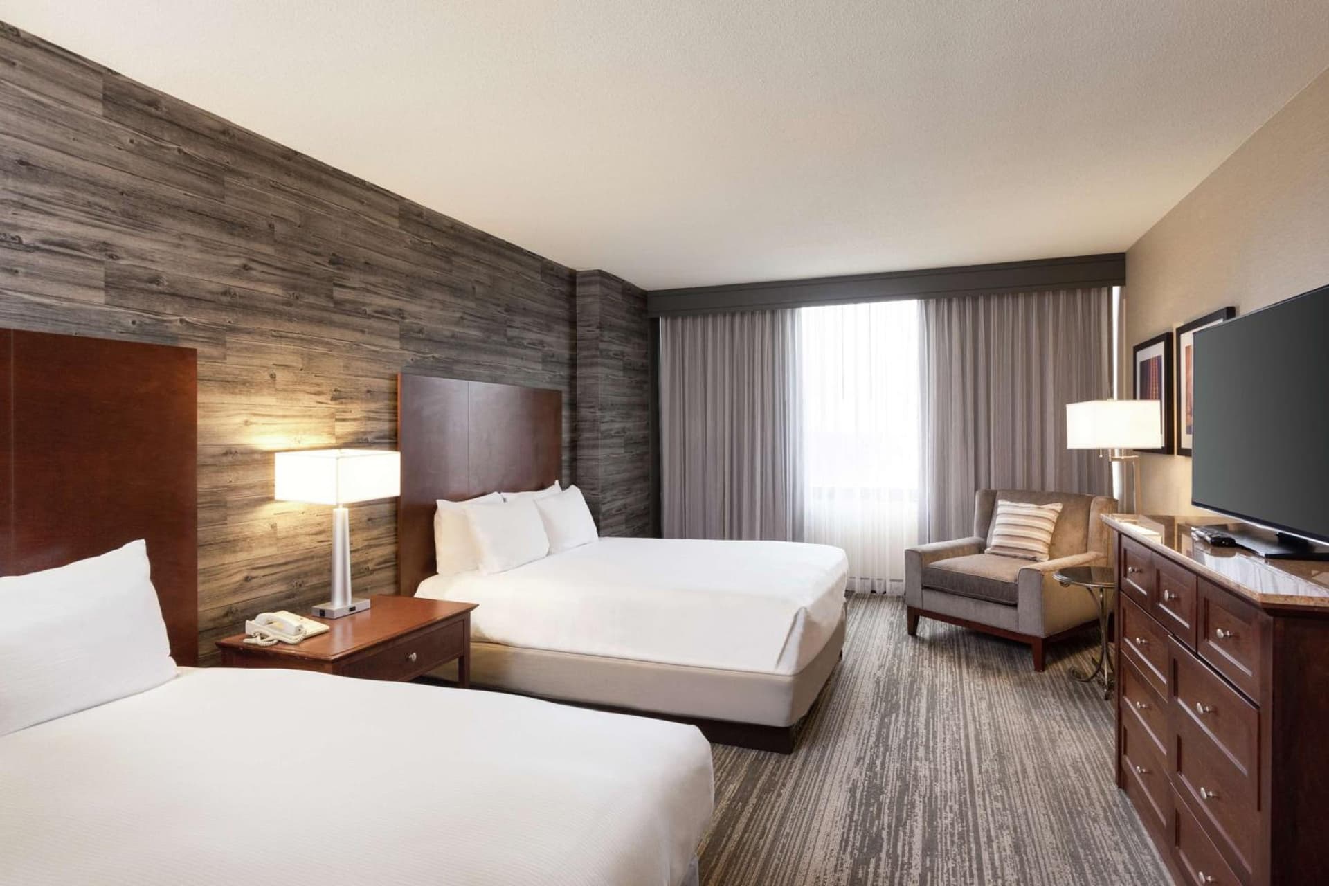 DoubleTree by Hilton Hotel & Suites Houston by the Galleria gallery photo in Houston, TX — image 23