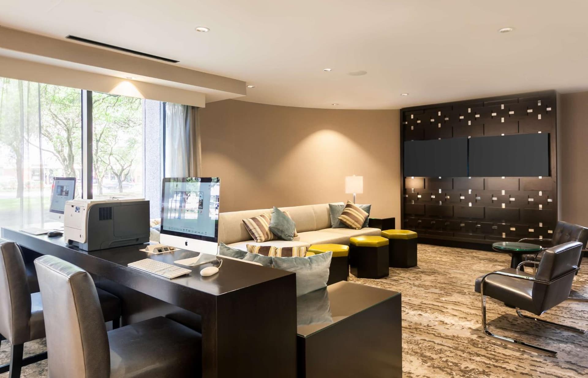 DoubleTree by Hilton Hotel & Suites Houston by the Galleria gallery photo in Houston, TX — image 34