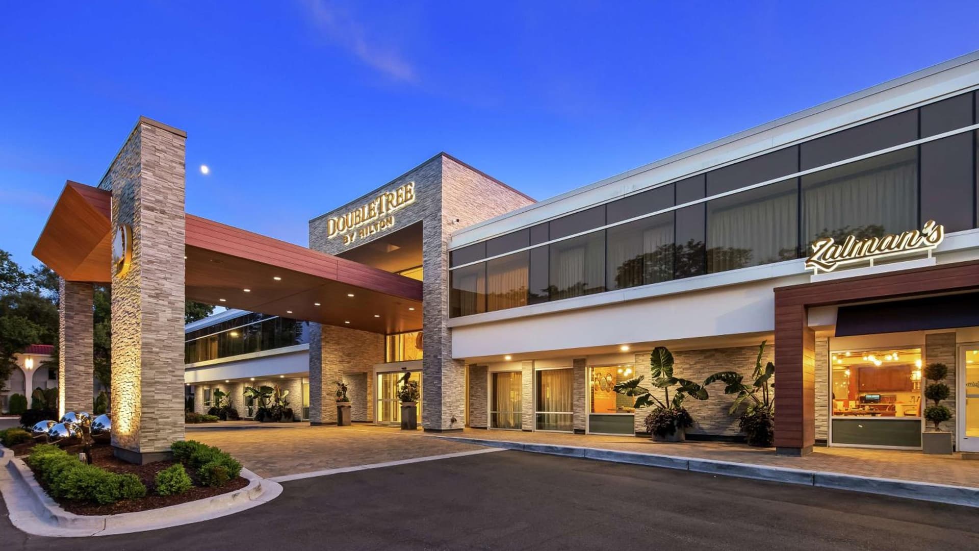 The Kingsley Bloomfield Hills - a DoubleTree by Hilton exterior or lobby in Bloomfield Hills, MI — main listing photo