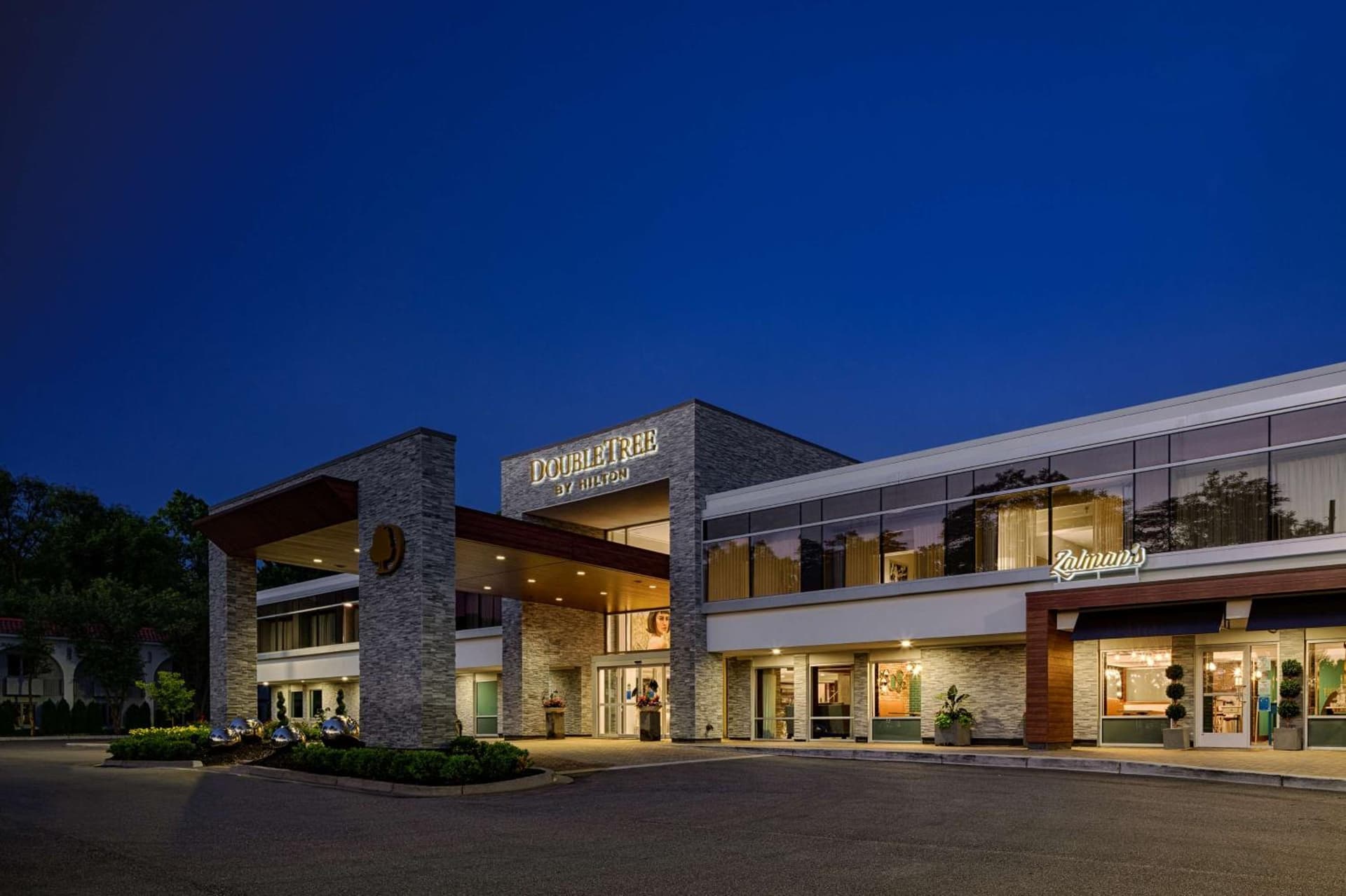 The Kingsley Bloomfield Hills - a DoubleTree by Hilton interior in Bloomfield Hills, MI — gallery photo 2