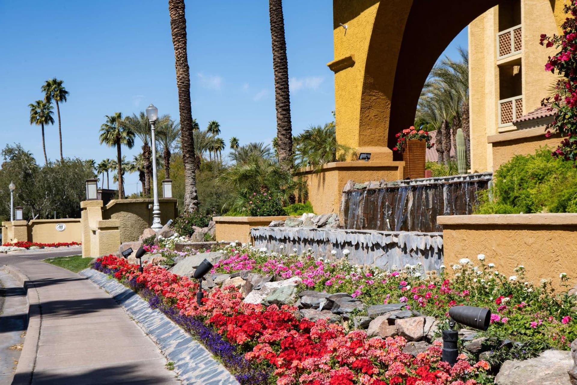 Hilton Phoenix Resort at the Peak interior in Phoenix, AZ — gallery photo 2