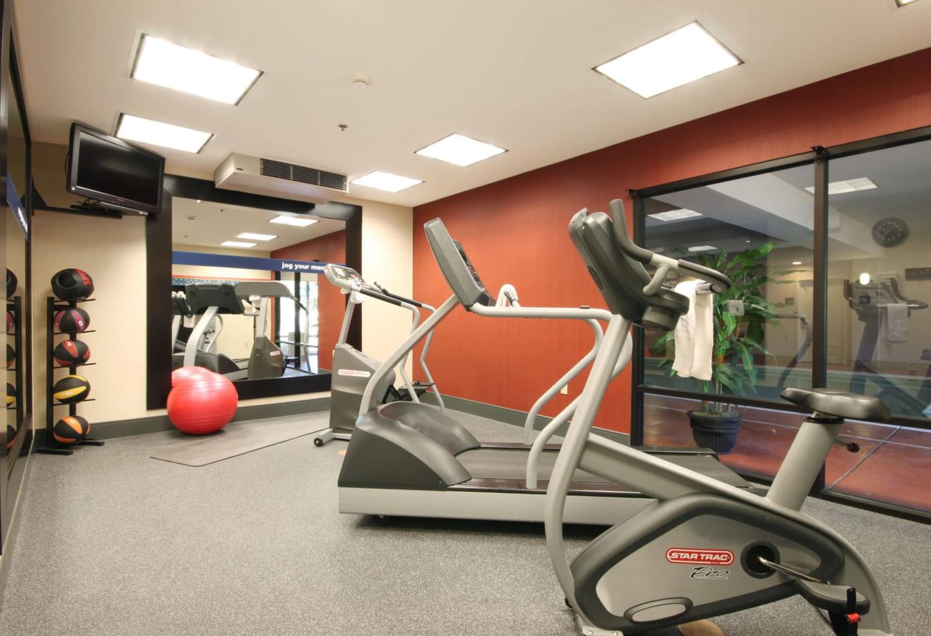 Hampton Inn Champaign/Urbana gallery photo in Urbana, IL — image 17