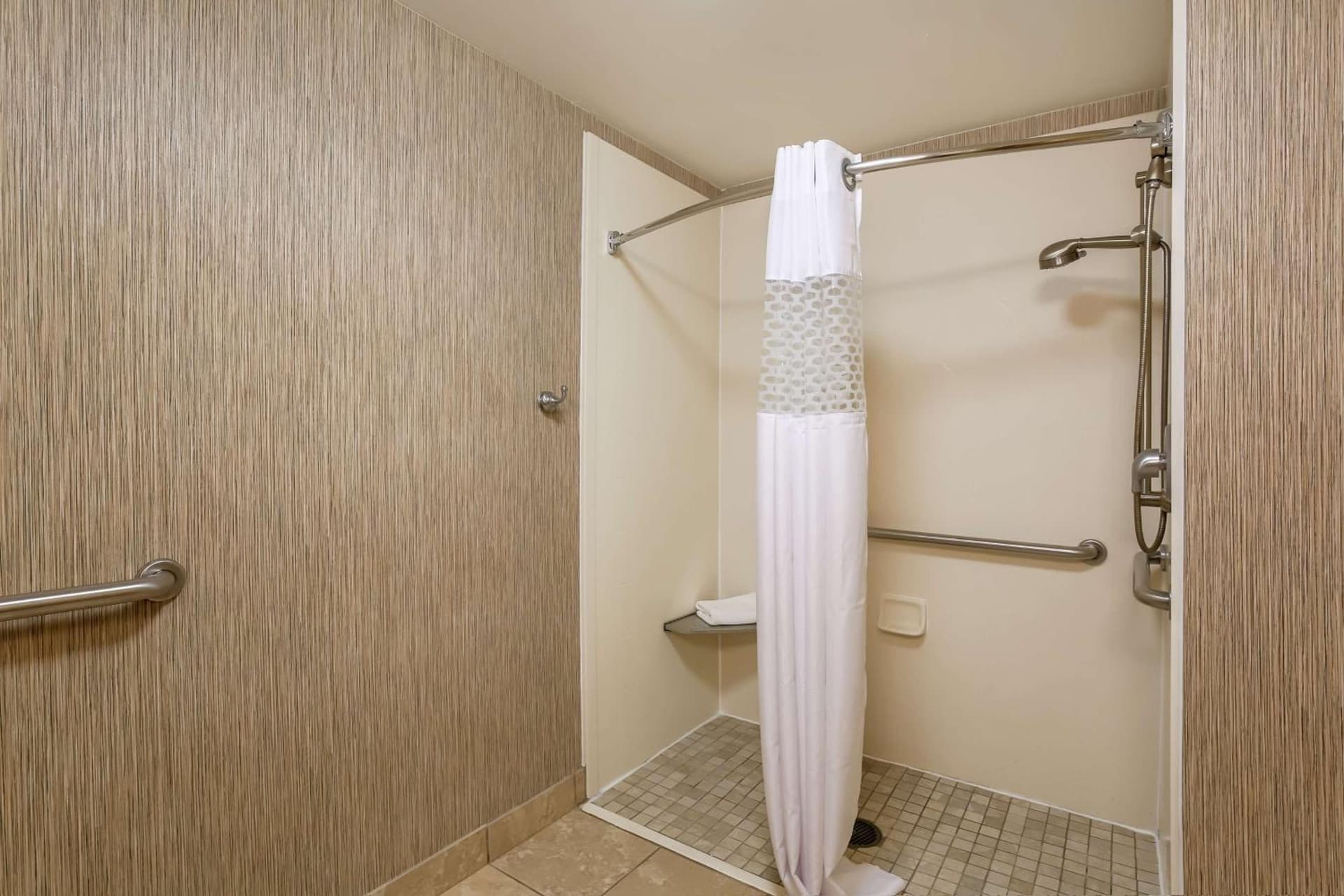 Hampton Inn Champaign/Urbana gallery photo in Urbana, IL — image 42